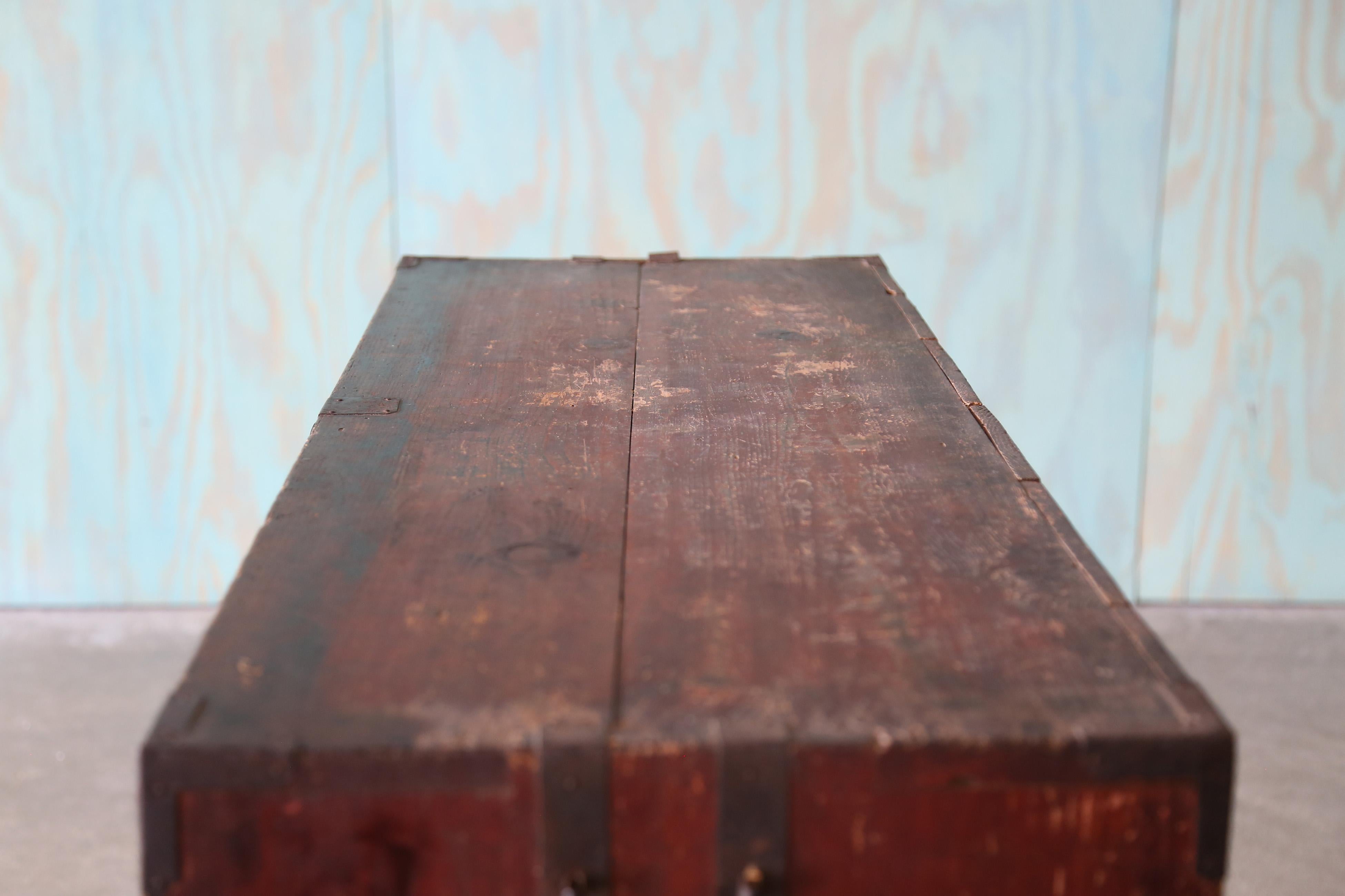 1930s Japanese Antique Lacquer Sendai Tansu Clothing Chest For Sale 6