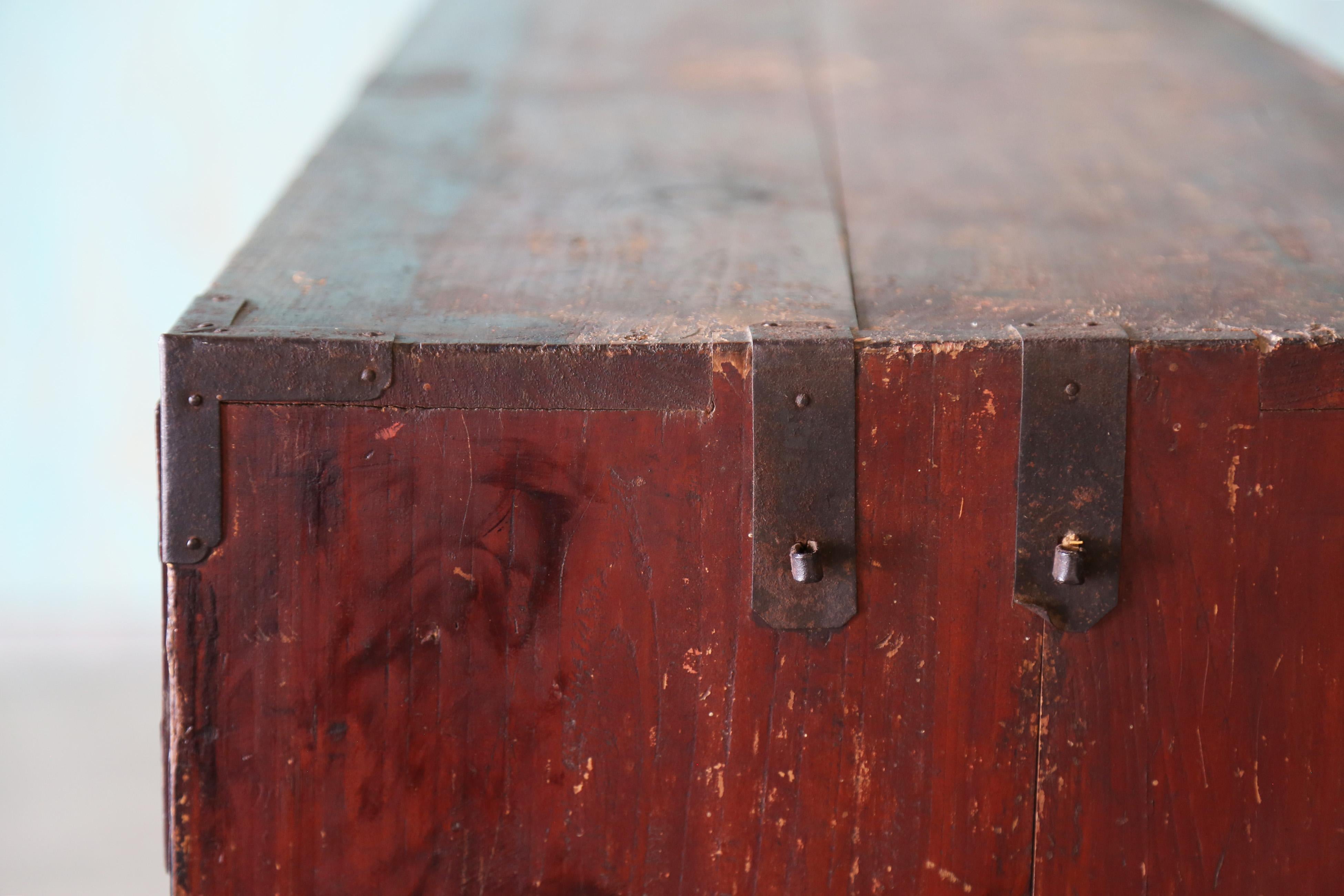 1930s Japanese Antique Lacquer Sendai Tansu Clothing Chest For Sale 7
