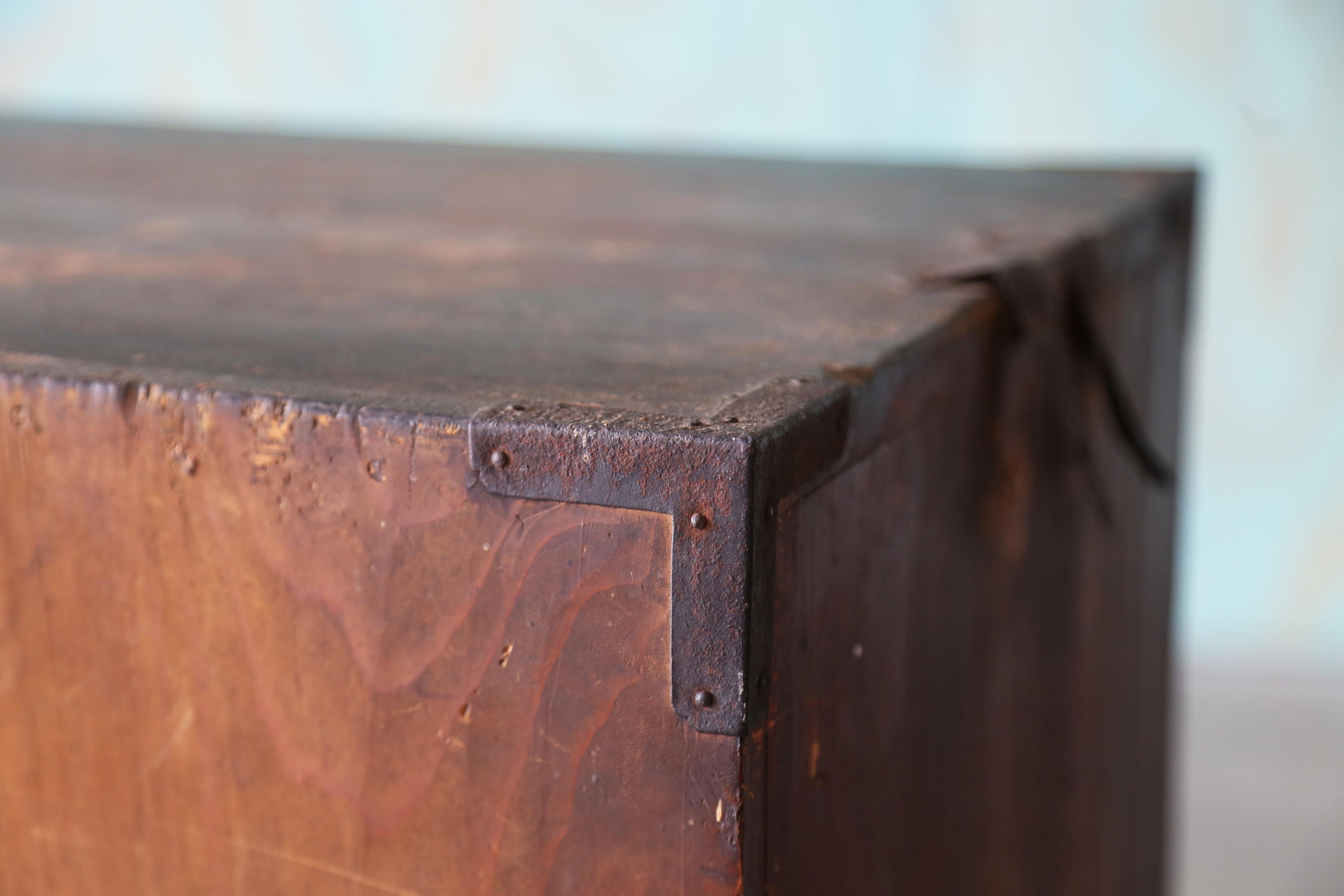 1930s Japanese Antique Lacquer Sendai Tansu Clothing Chest For Sale 9