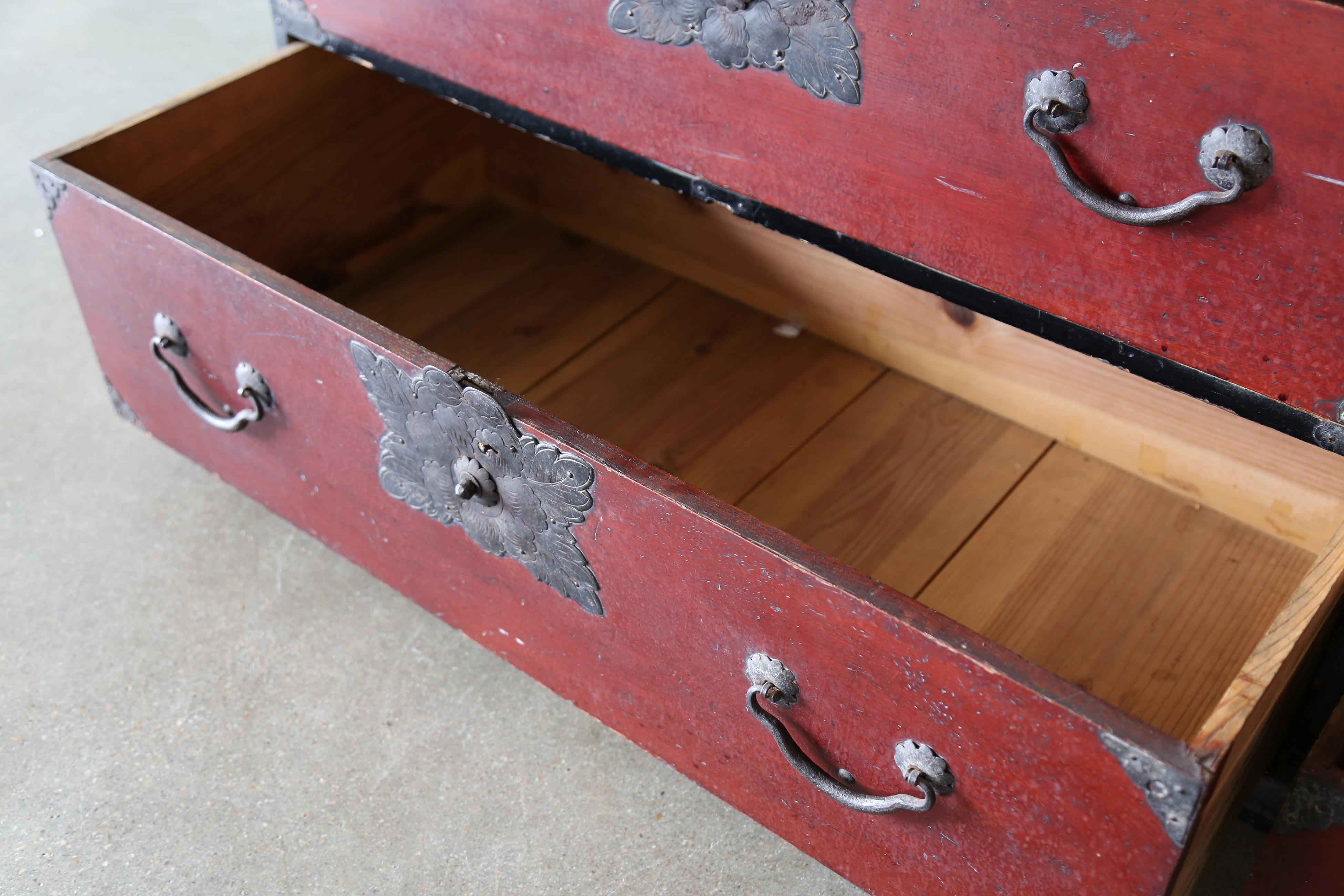 Mid-20th Century 1930s Japanese Antique Lacquer Sendai Tansu Clothing Chest For Sale