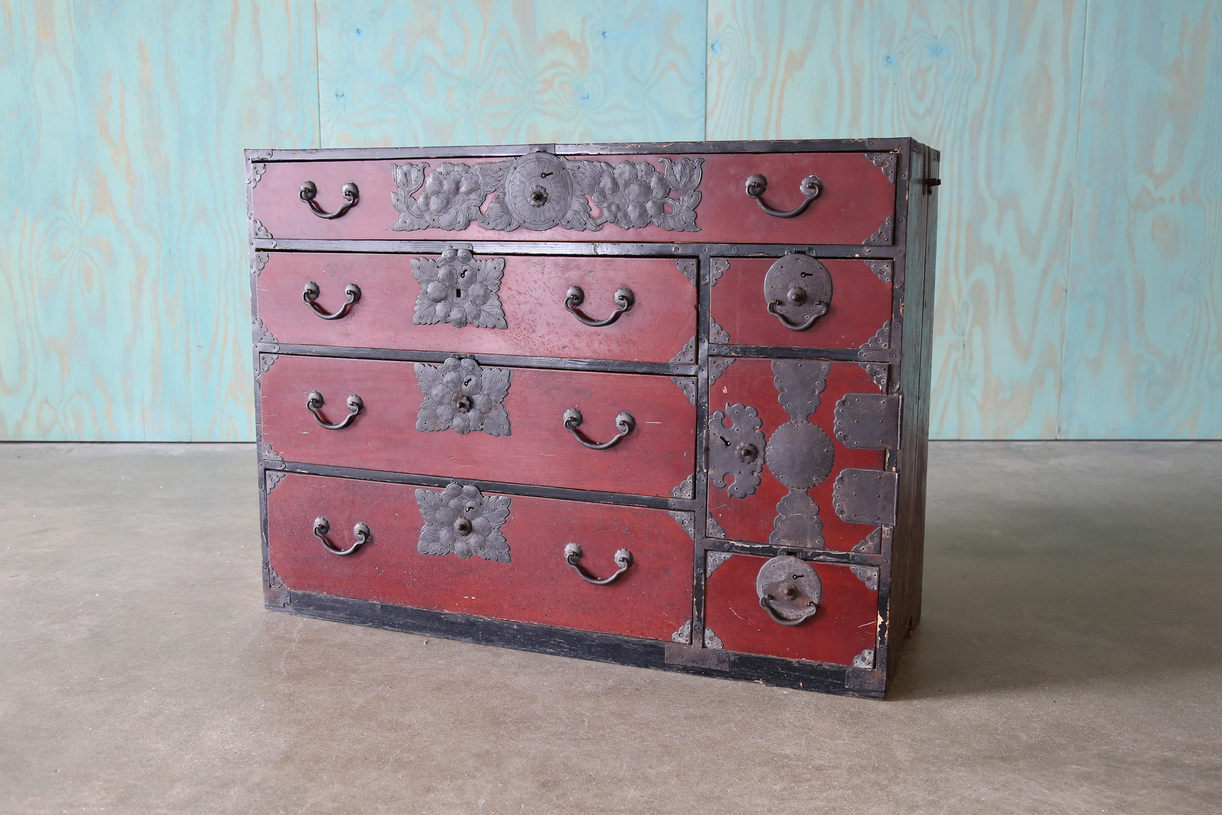 1930s Japanese Antique Lacquer Sendai Tansu Clothing Chest For Sale 1