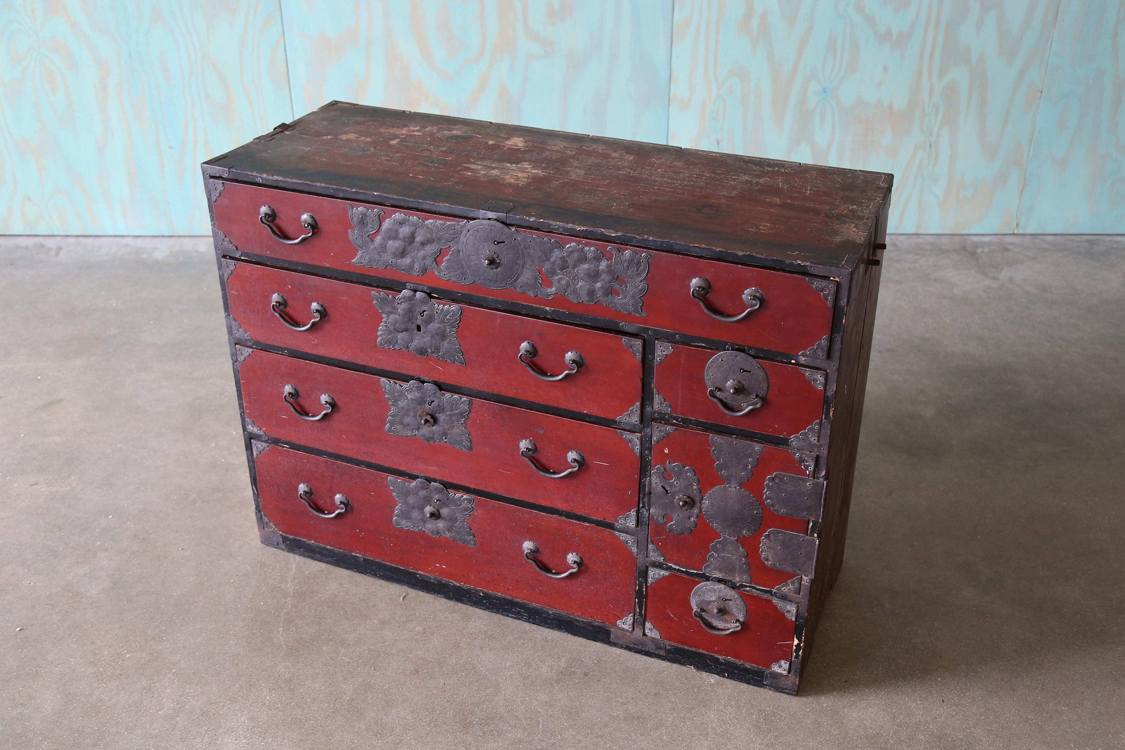 1930s Japanese Antique Lacquer Sendai Tansu Clothing Chest For Sale 2