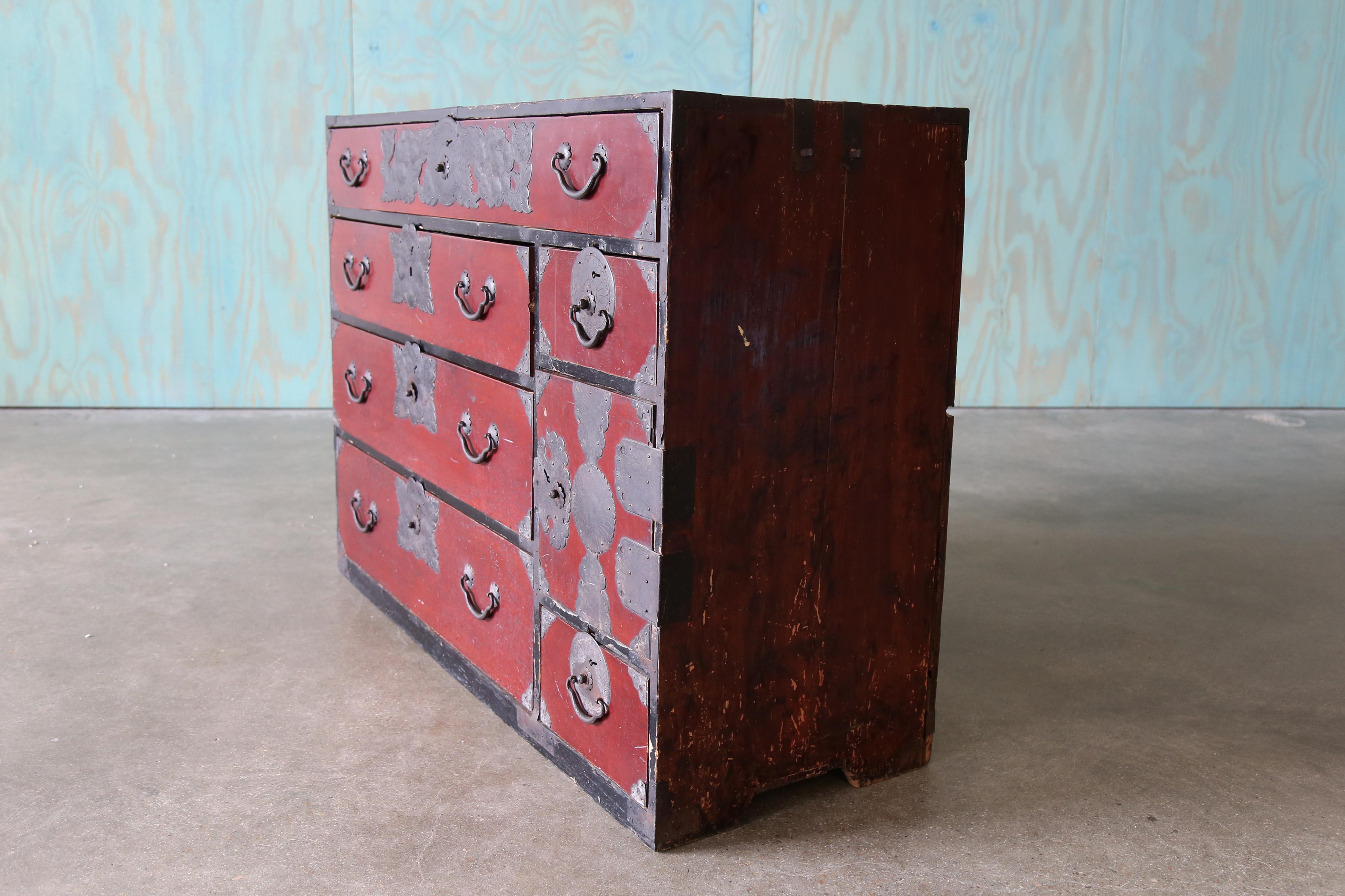 1930s Japanese Antique Lacquer Sendai Tansu Clothing Chest For Sale 3