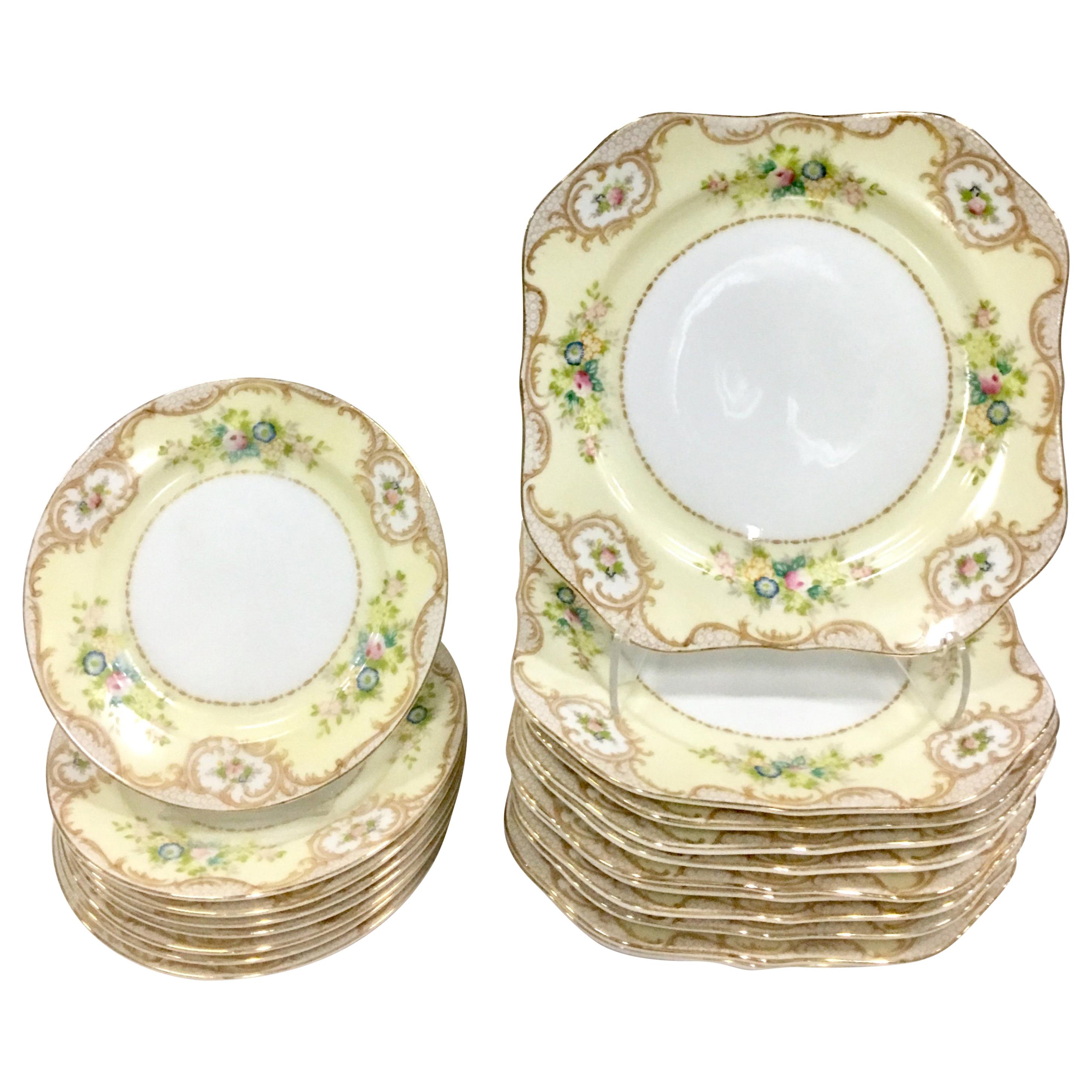 1930
S Japanese Porcelain 
22 Karat Gold Dinnerware S/17 Plates By Meito