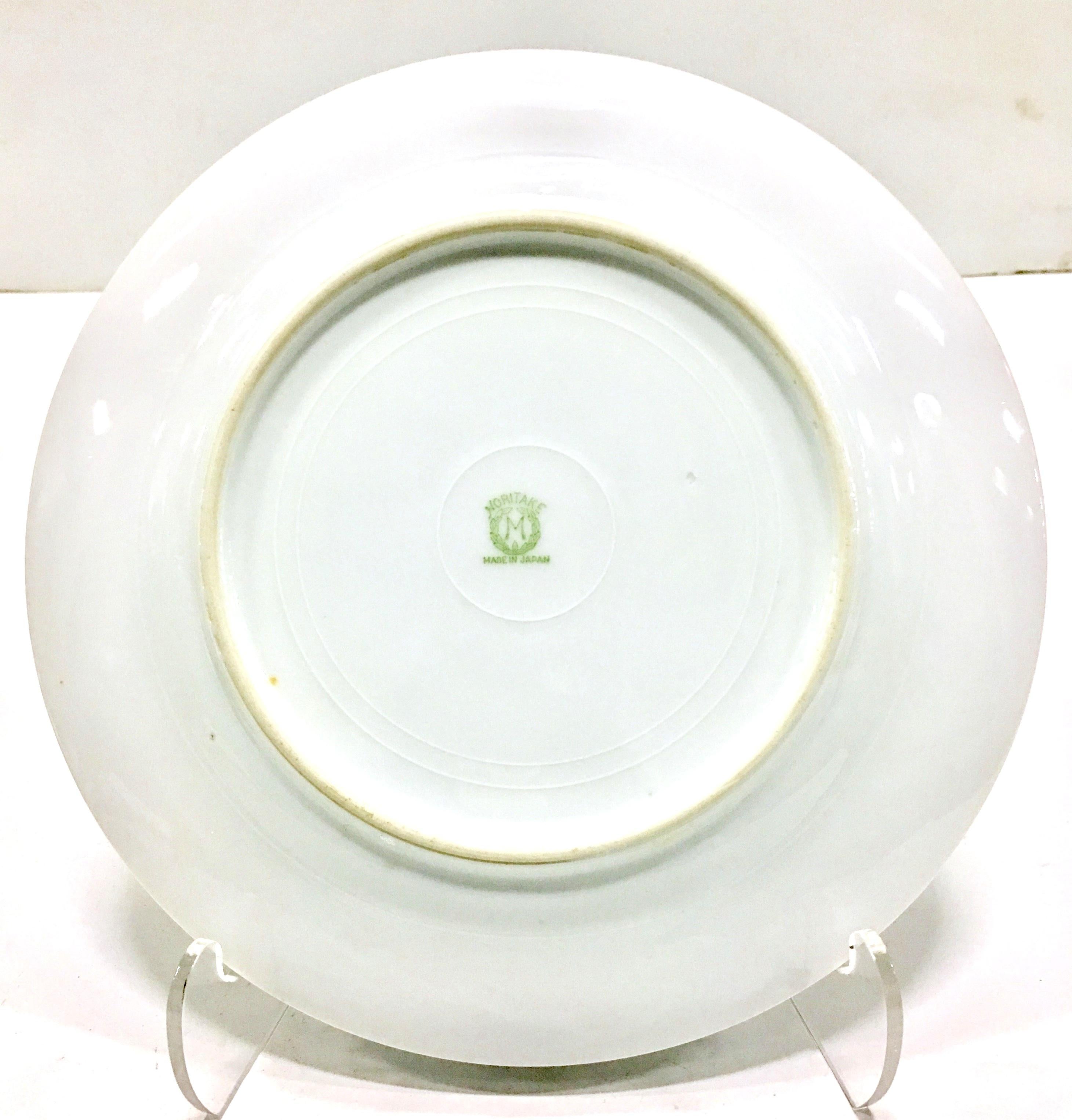 1930s Japanese Porcelain Dinnerware Set of 32 Pieces by, Noritake In Good Condition For Sale In West Palm Beach, FL