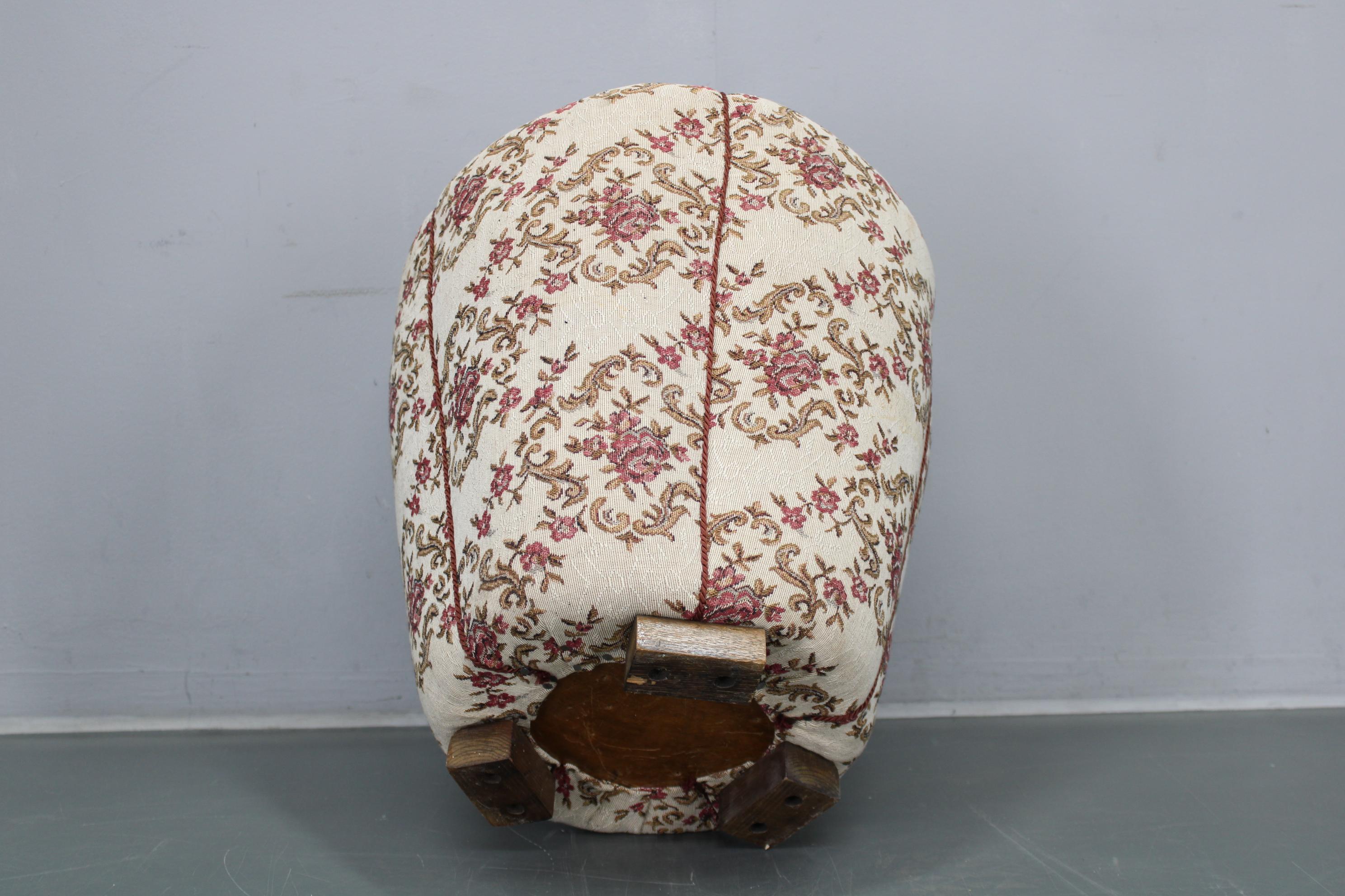 1930er Jahre Jindřich Halabala Art Deco Hocker mit floraler Polsterung, Tschechoslowakei im Angebot 2