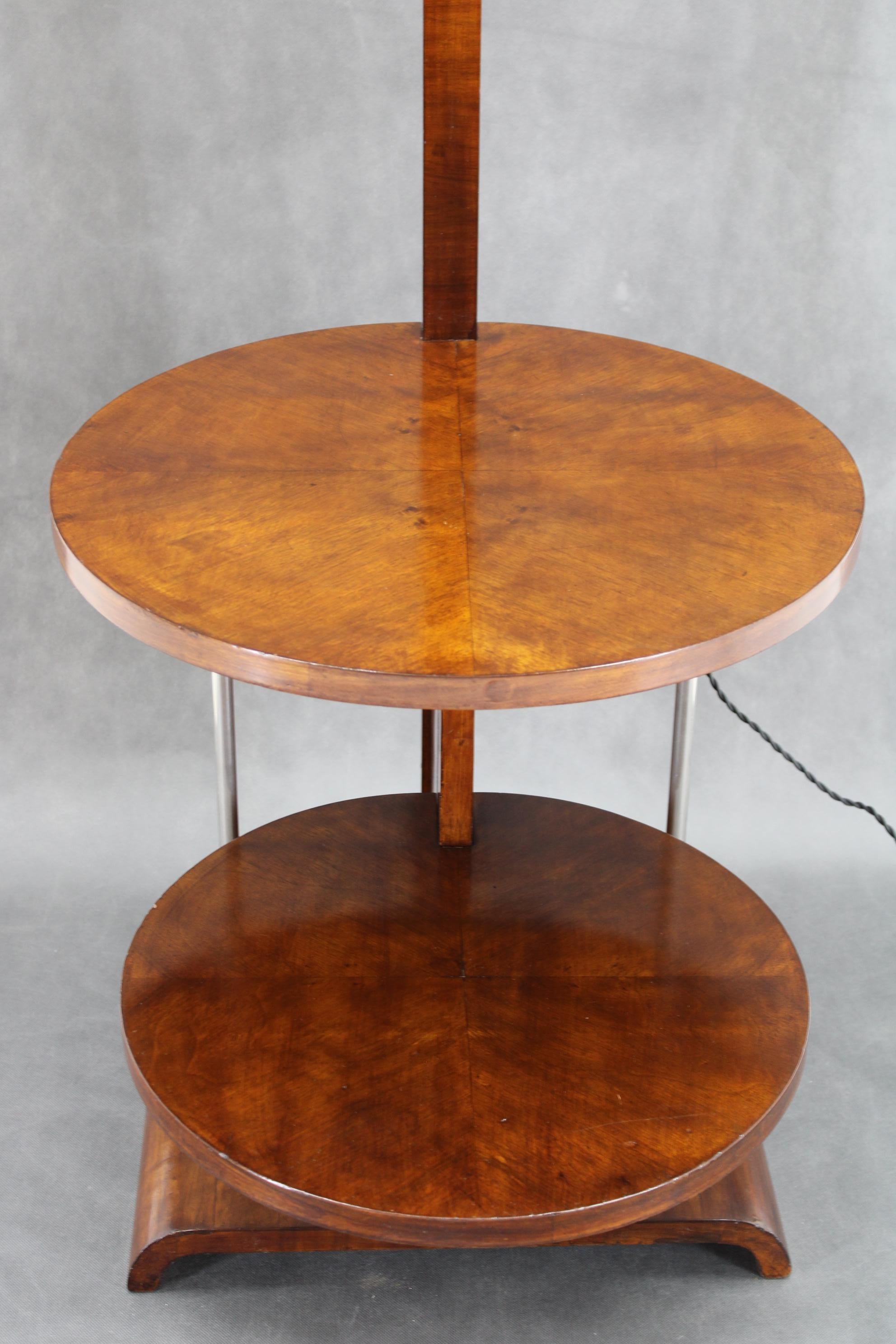 Lámpara de pie Jindrich Halabala de 1930 en acabado nogal , restaurada en venta 4