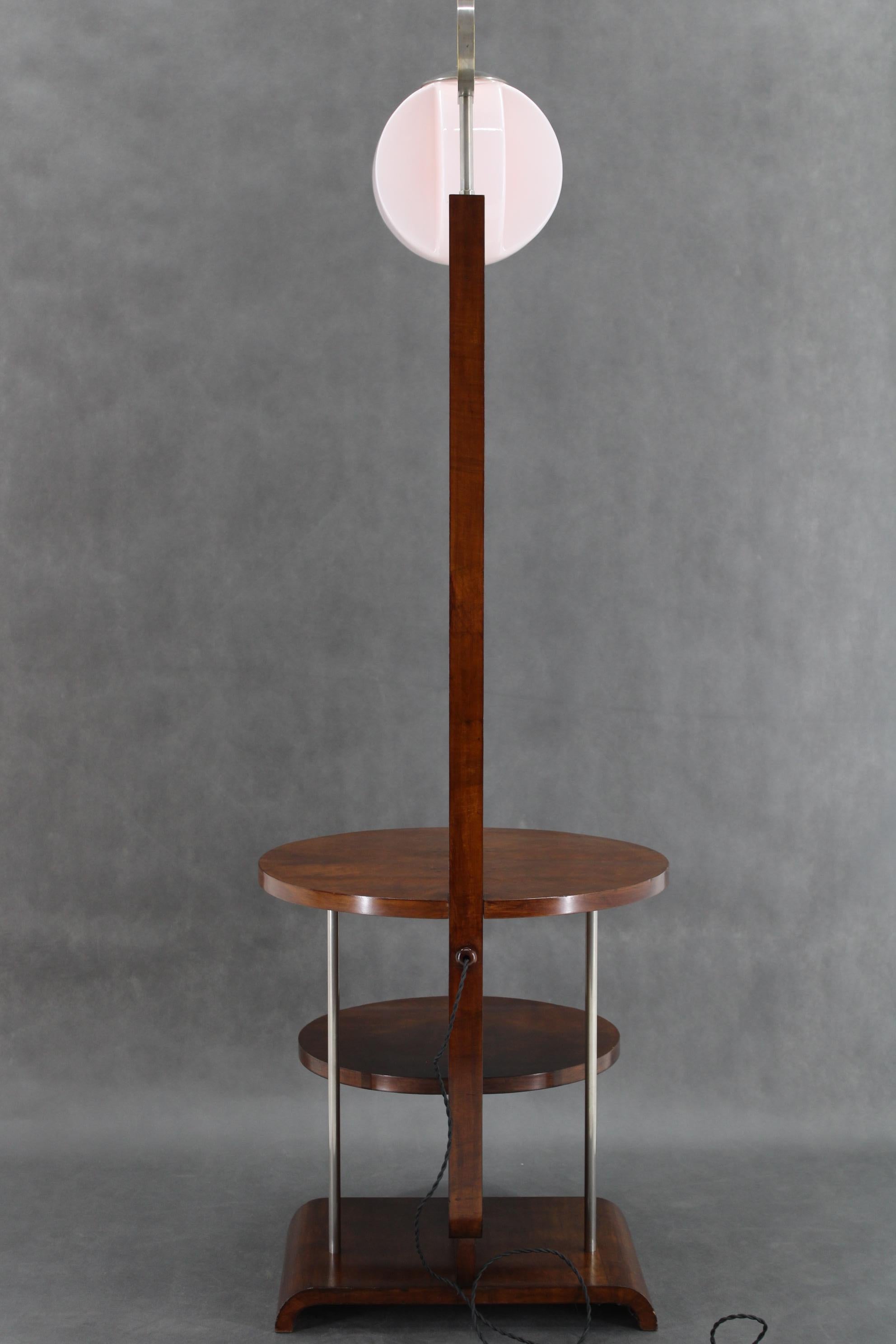 Lámpara de pie Jindrich Halabala de 1930 en acabado nogal , restaurada en venta 9