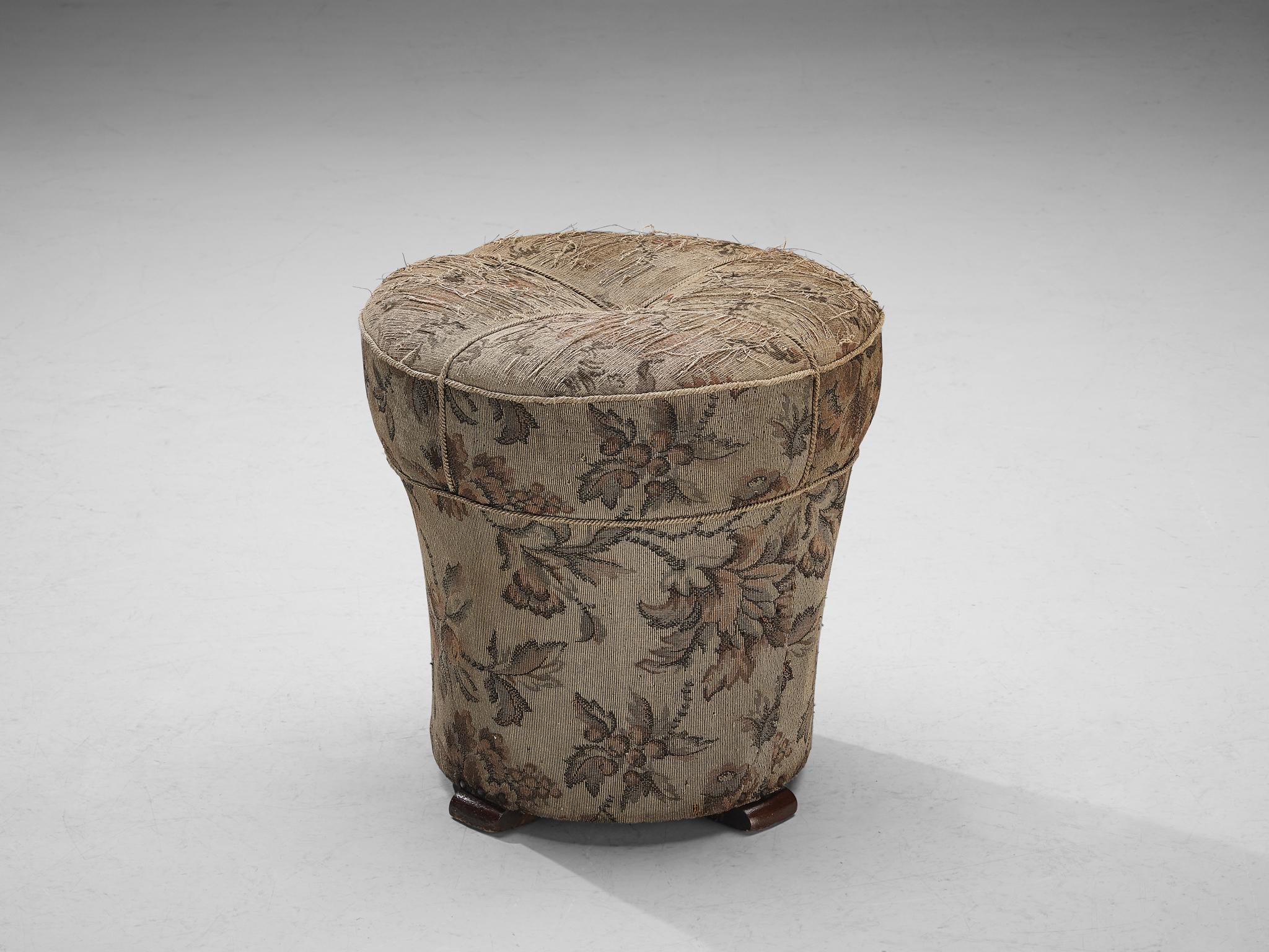 Jindrich Halabala for UP Závody, footstool / ottoman / tabouret, fabric, wood, Czech Republic, design 1930s 

This poetic pouf is designed in the 1930s when the Art Deco Period was at its highest point and distinguishes itself by means of artistic