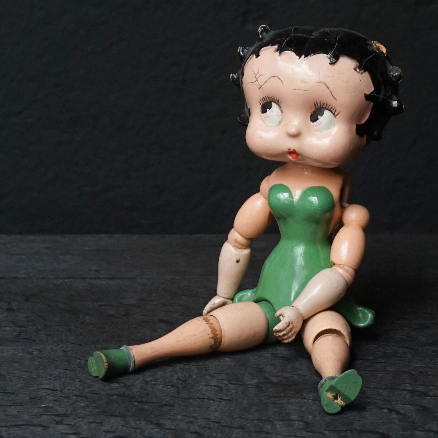 Jointed wooden Betty Boop doll by Fleischer in a green dress.

This is one of the first Betty Boop dolls that were created in the 1930s and debuted in 1931. Only 1000 of these wooden-jointed dolls were made. You could buy them in black, red and