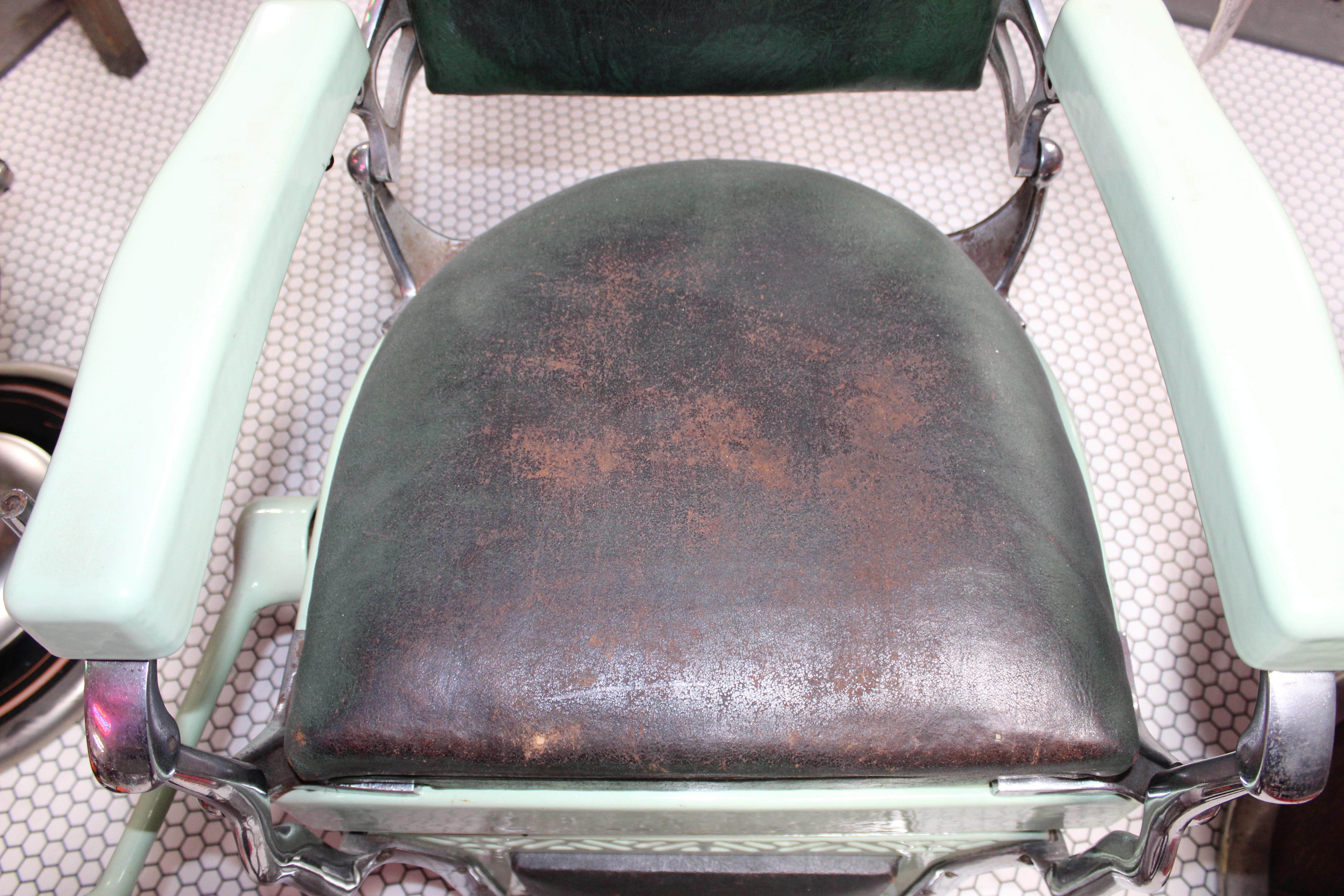 1930s Koken Antique Barber Chair In Distressed Condition For Sale In Orange, CA