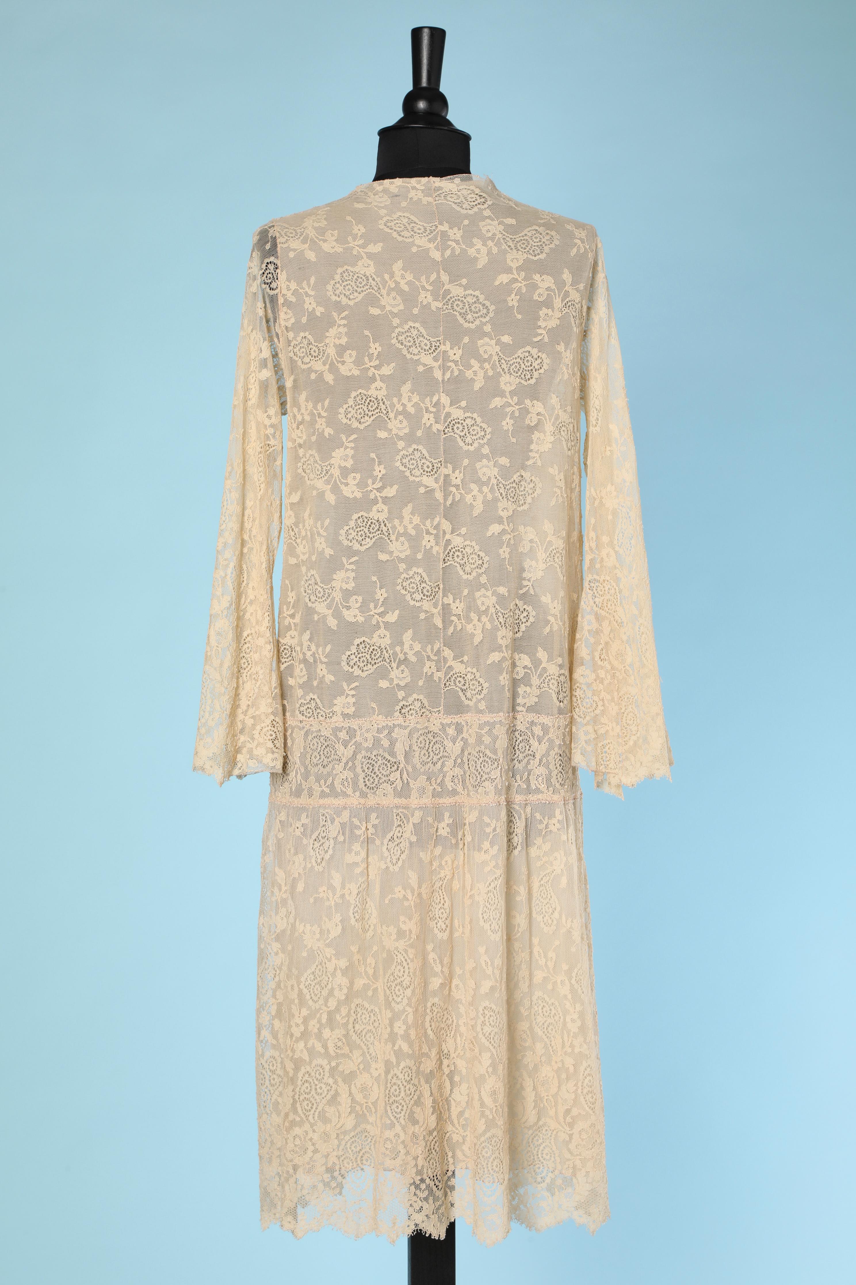 1930's lace and silk chiffon deshabillé  In Excellent Condition For Sale In Saint-Ouen-Sur-Seine, FR