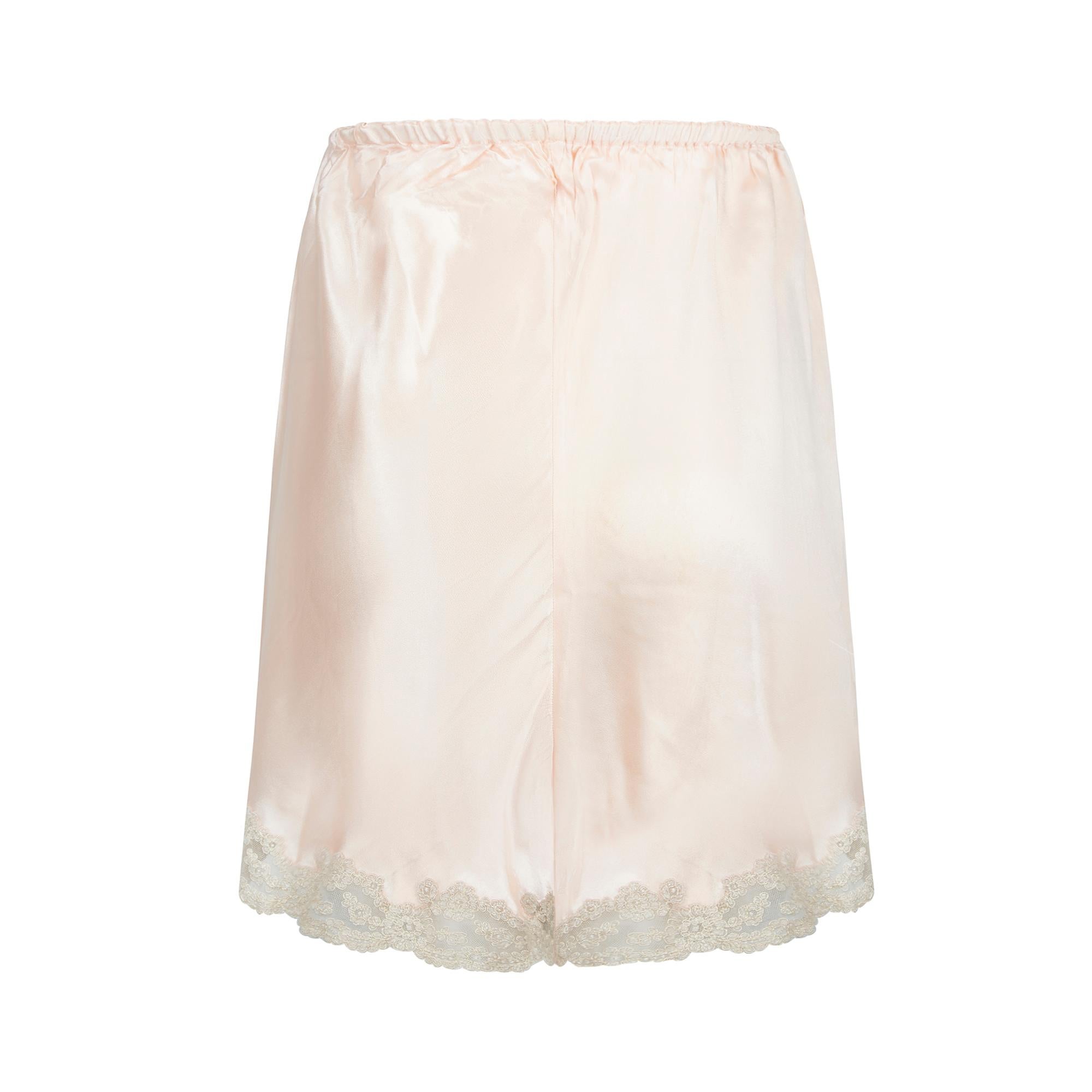 Pantalones de claqué de seda rosa con adornos de encaje de los años 30 Beige en venta