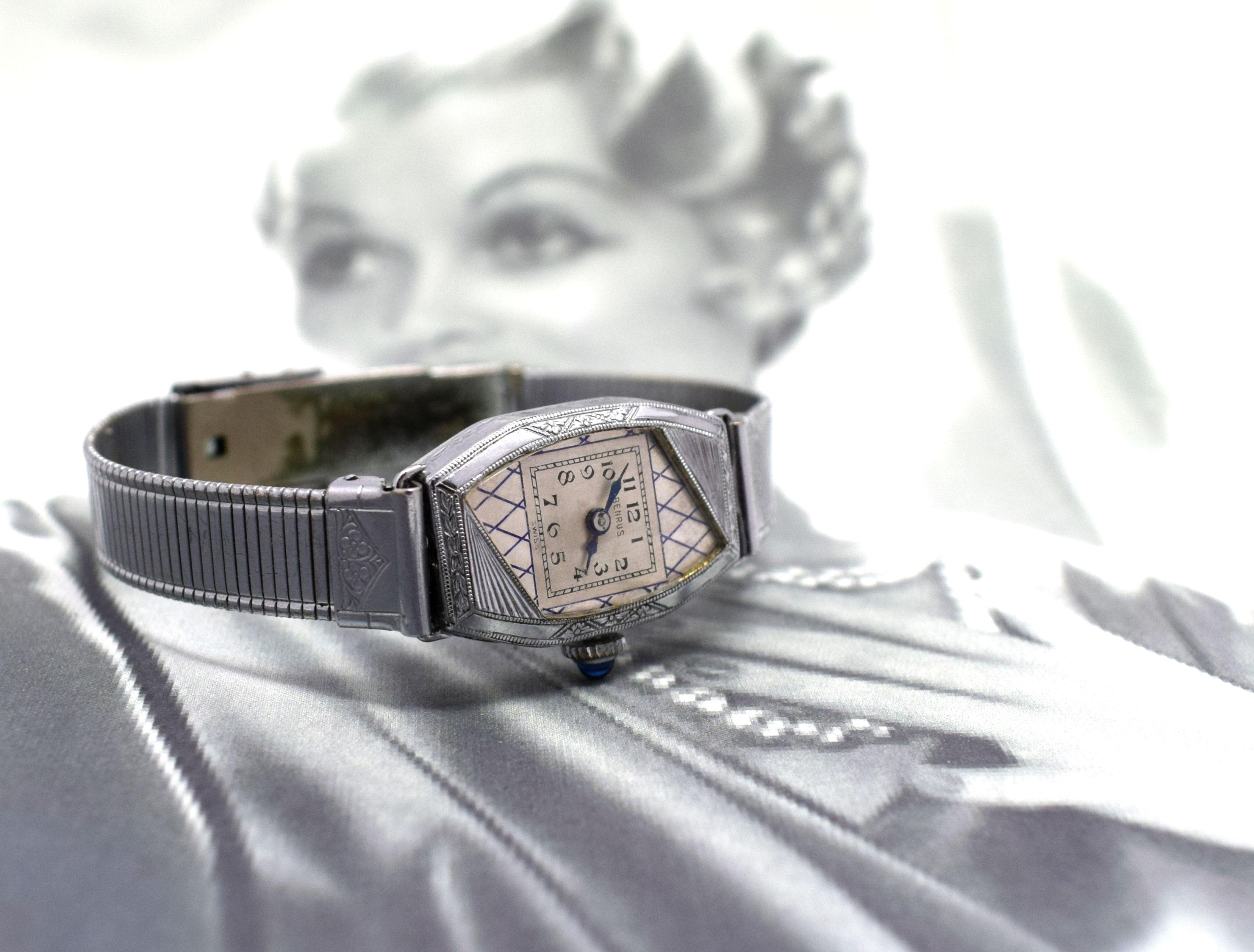 Wonderful Art Deco enamel two-tone ladies watch with a mesh band made by Benrus, a Swiss manual wind movement. This is a fine classic caliber, running well on 15 jewels. The movement is working well and keeping good time having been recently