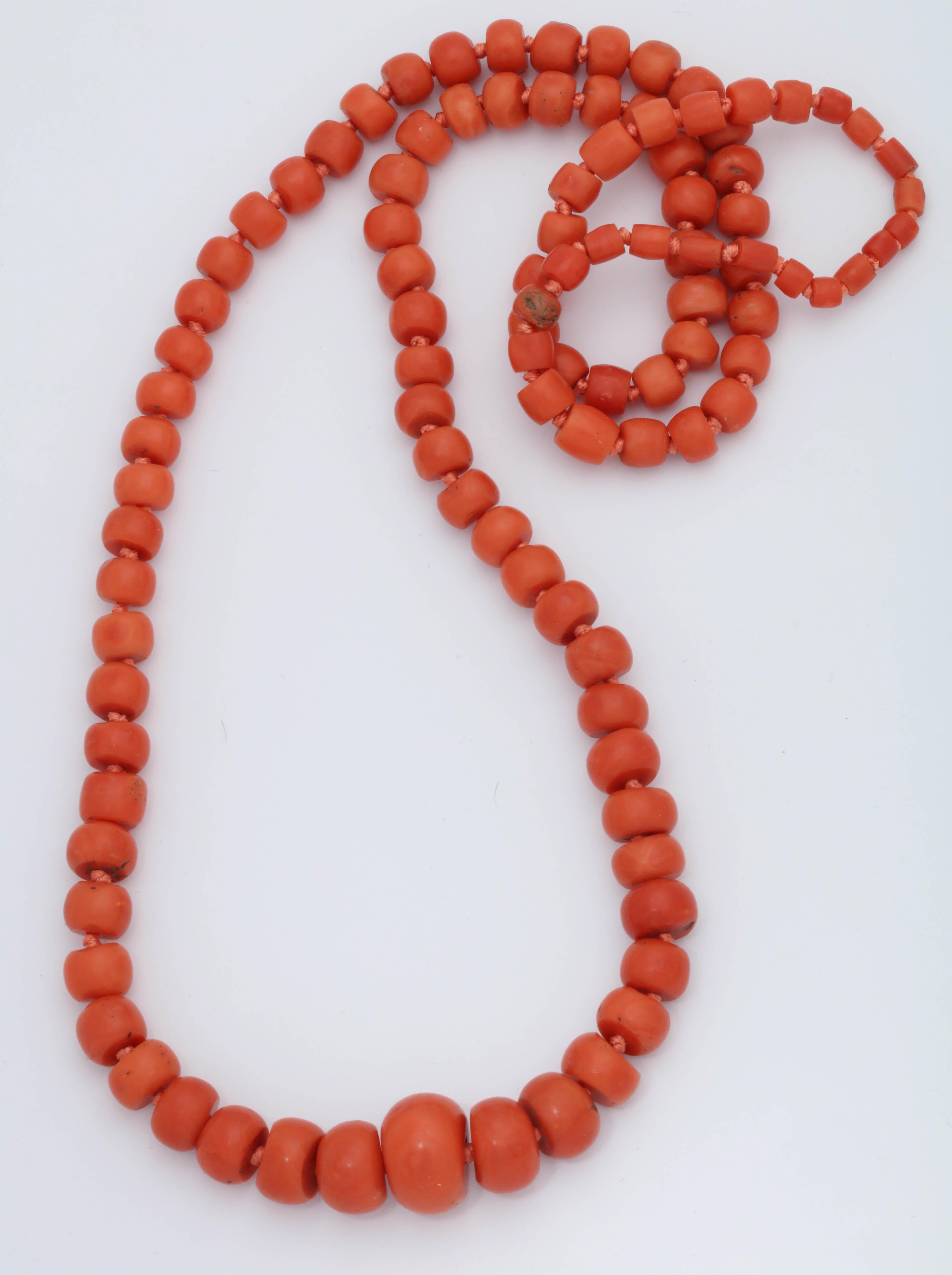 1930s  Large And Smooth 600 Carats Natural Color Coral Necklace 1