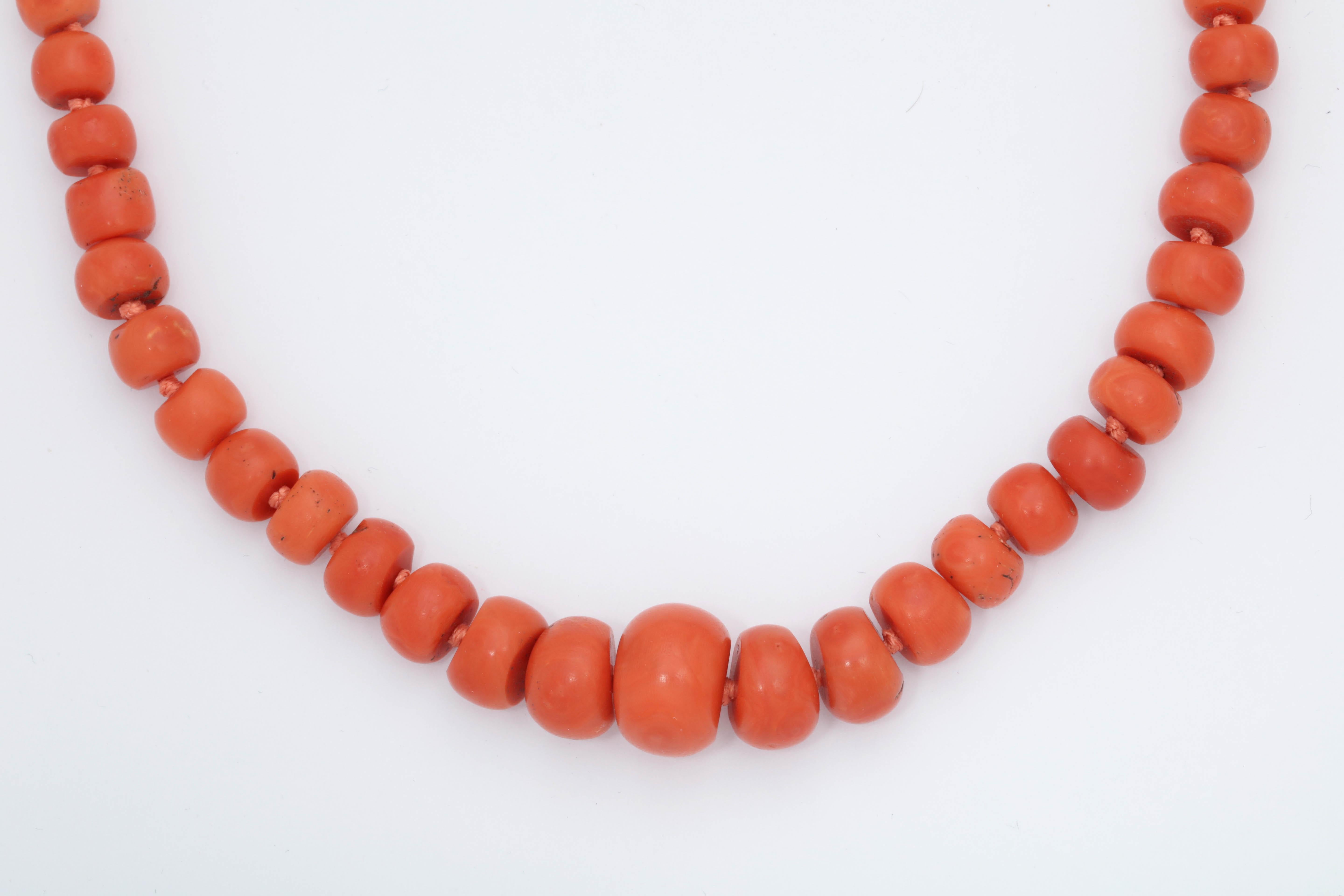 1930s  Large And Smooth 600 Carats Natural Color Coral Necklace 2