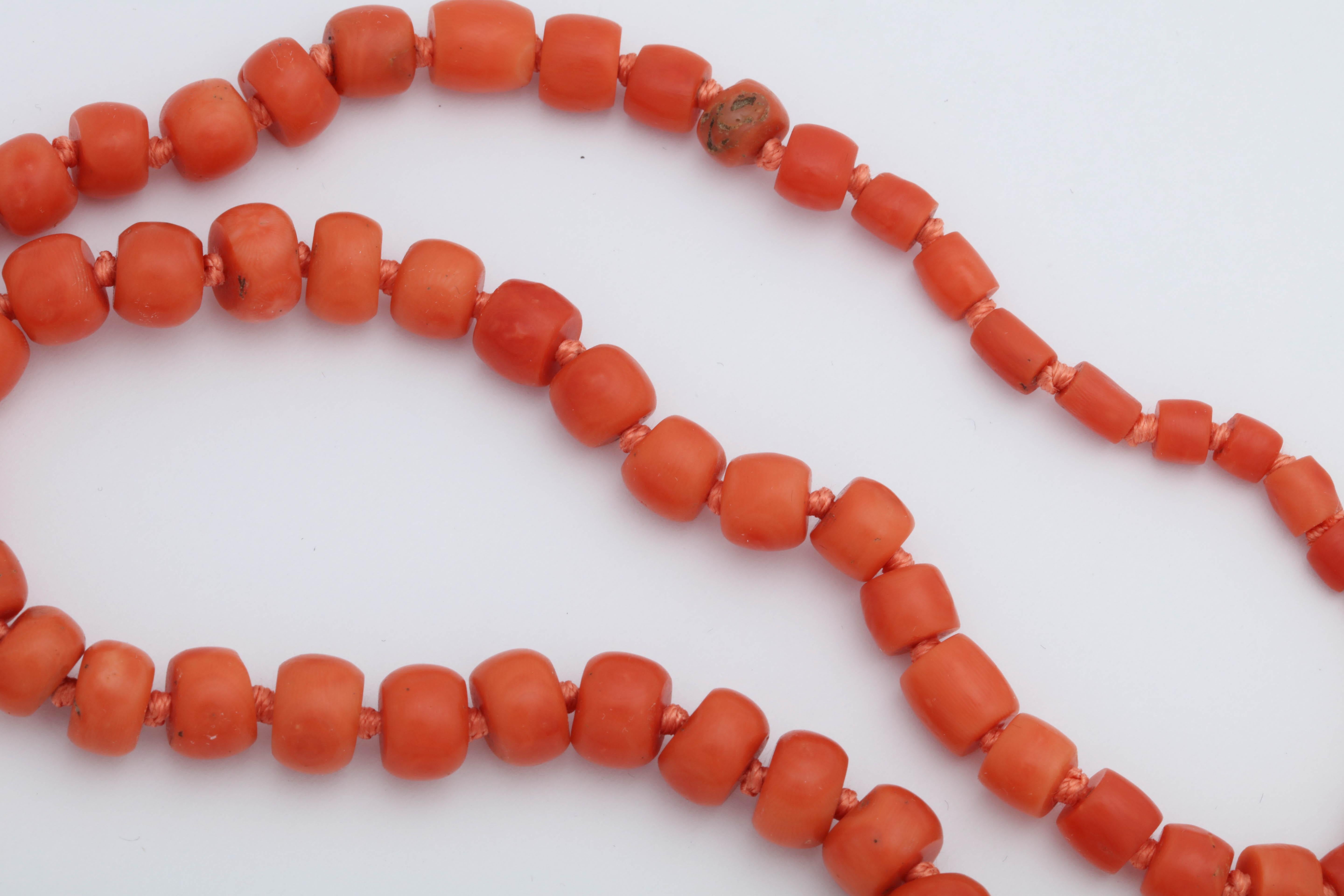 1930s  Large And Smooth 600 Carats Natural Color Coral Necklace 3