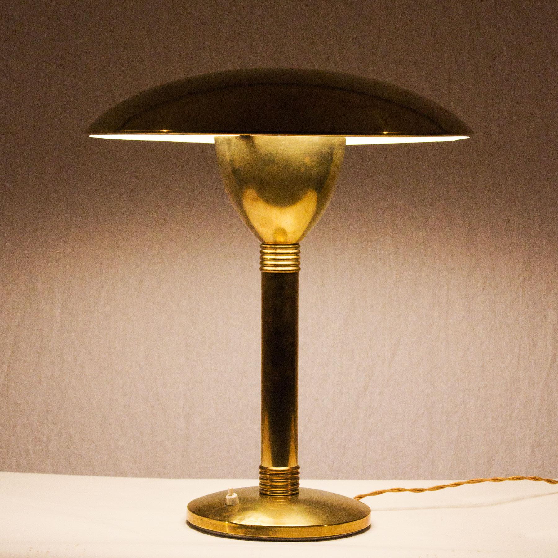 1930er Jahre Große Art Deco Tisch- oder Schreibtischlampe, Messing und elfenbeinfarbener Lack - Italien im Angebot 1