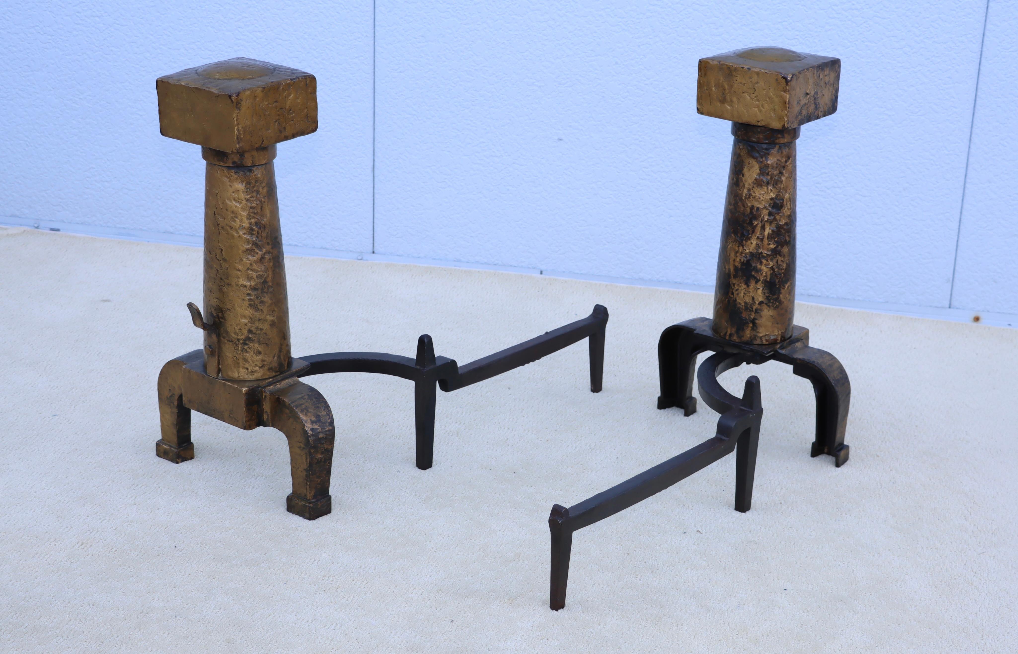 Fer Grandes chenets en fer martelé Arts and Craft des années 1930 en vente
