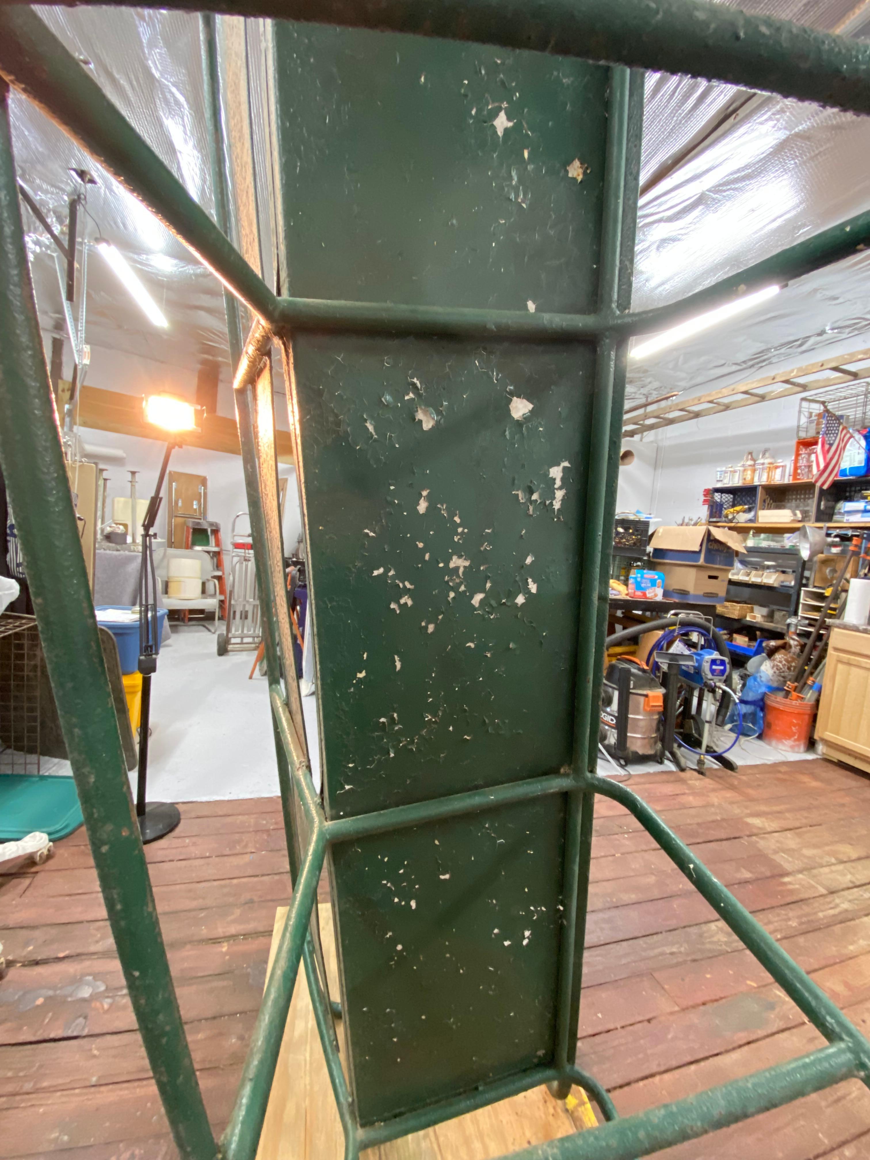 Panchina industriale in ferro tubolare di grandi dimensioni del 1930 in vendita 9