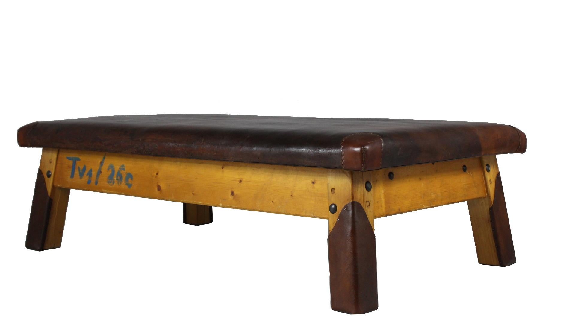 1930s Large Leather Gym Table/Daybed 1