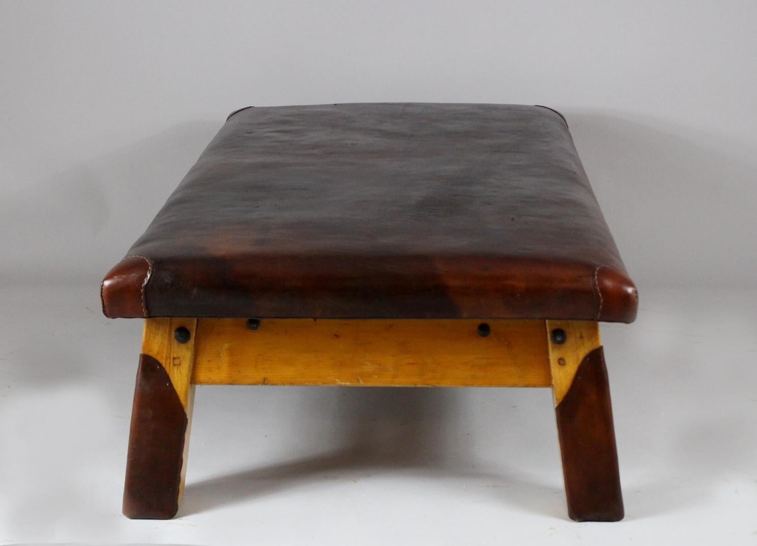 1930s Large Leather Gym Table/Daybed 2