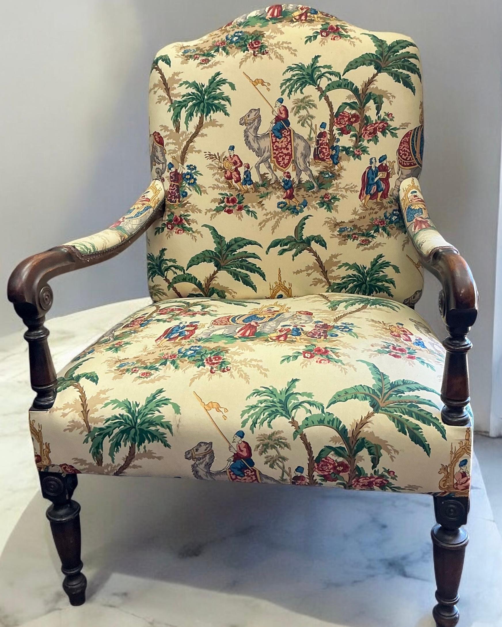 Fauteuil en chêne sculpté à grande échelle des années 1930 en toile de palmier chinoiseries en vente 2