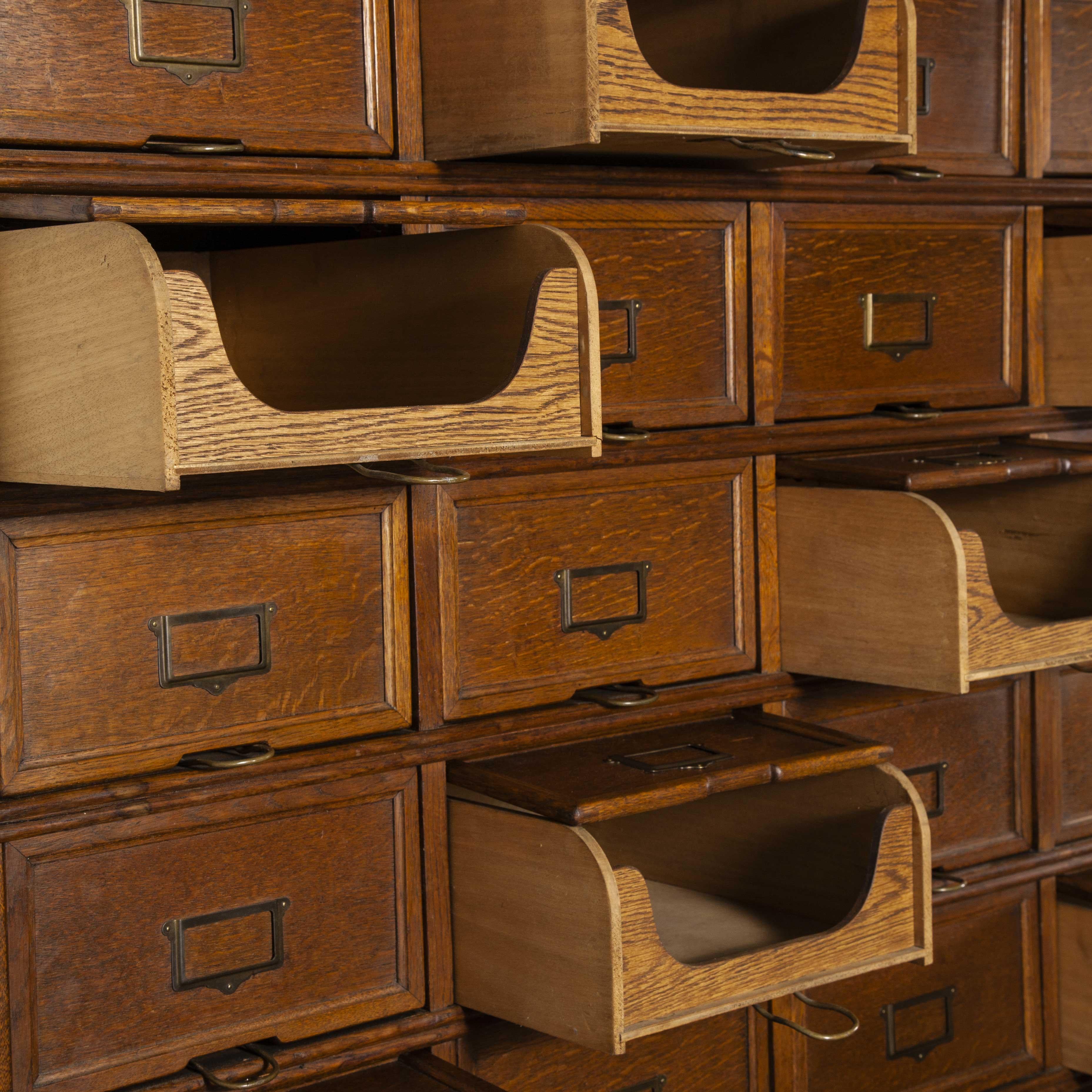 1930s large tall multi drawer Stolzenberg Atelier cabinet – Forty drawers

1930s large tall multi drawer Stolzenberg atelier cabinet – forty drawers. Stolzenberg was founded in 1898 in Baden-Ooos, now called Baden Baden, in southern Germany.