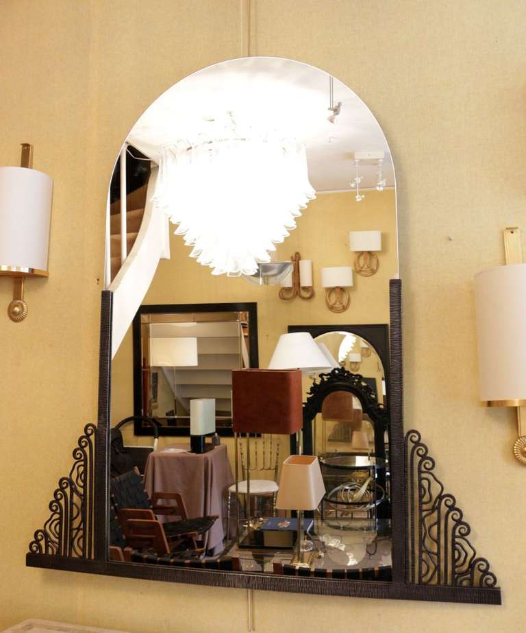 1930s large wrought iron mirror framed with hammered wrought iron with both bottom sides adorned with a stylized flower décor work.