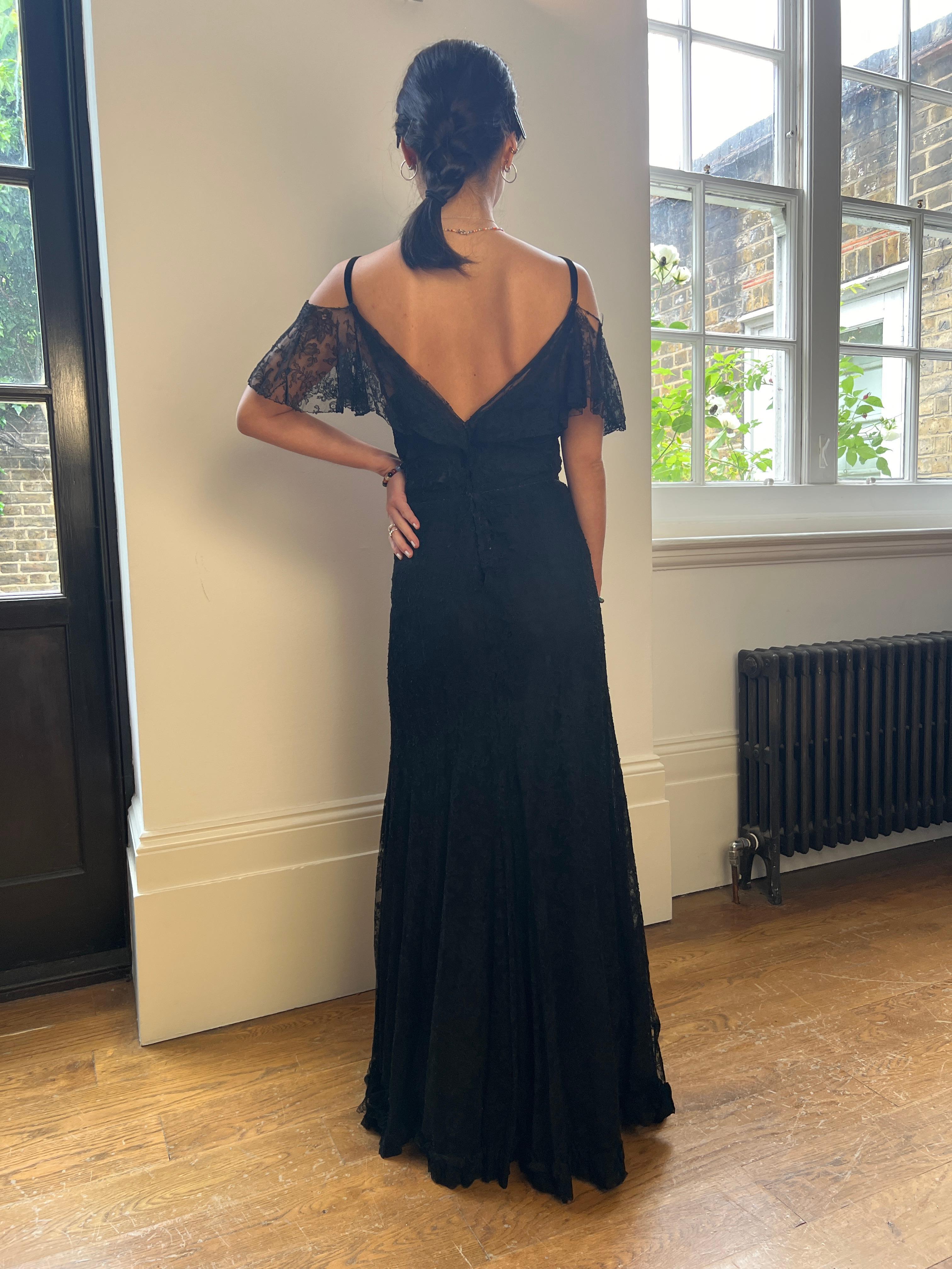 1930s Layered Black Lace Gown In Good Condition For Sale In London, GB