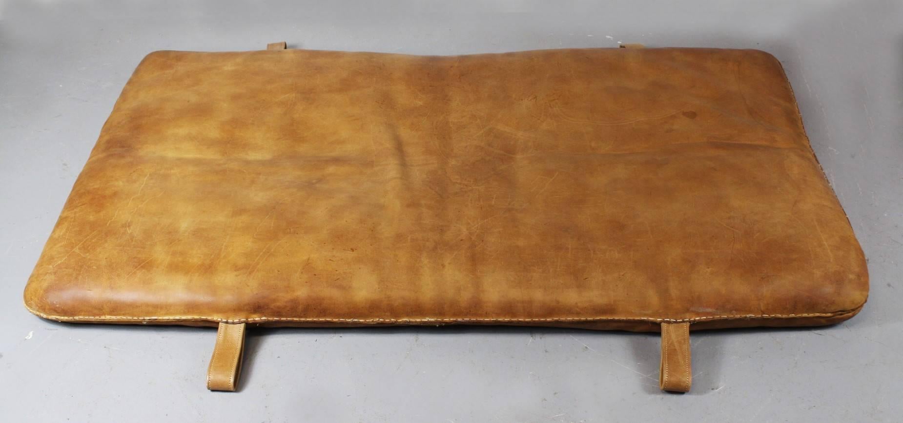 Vintage leather gym mat from the 1930s. The mat is in good original condition.