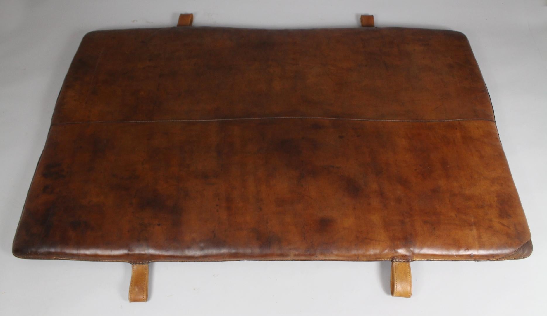 1930s Leather Gym Mat In Good Condition In Cimelice, Czech republic