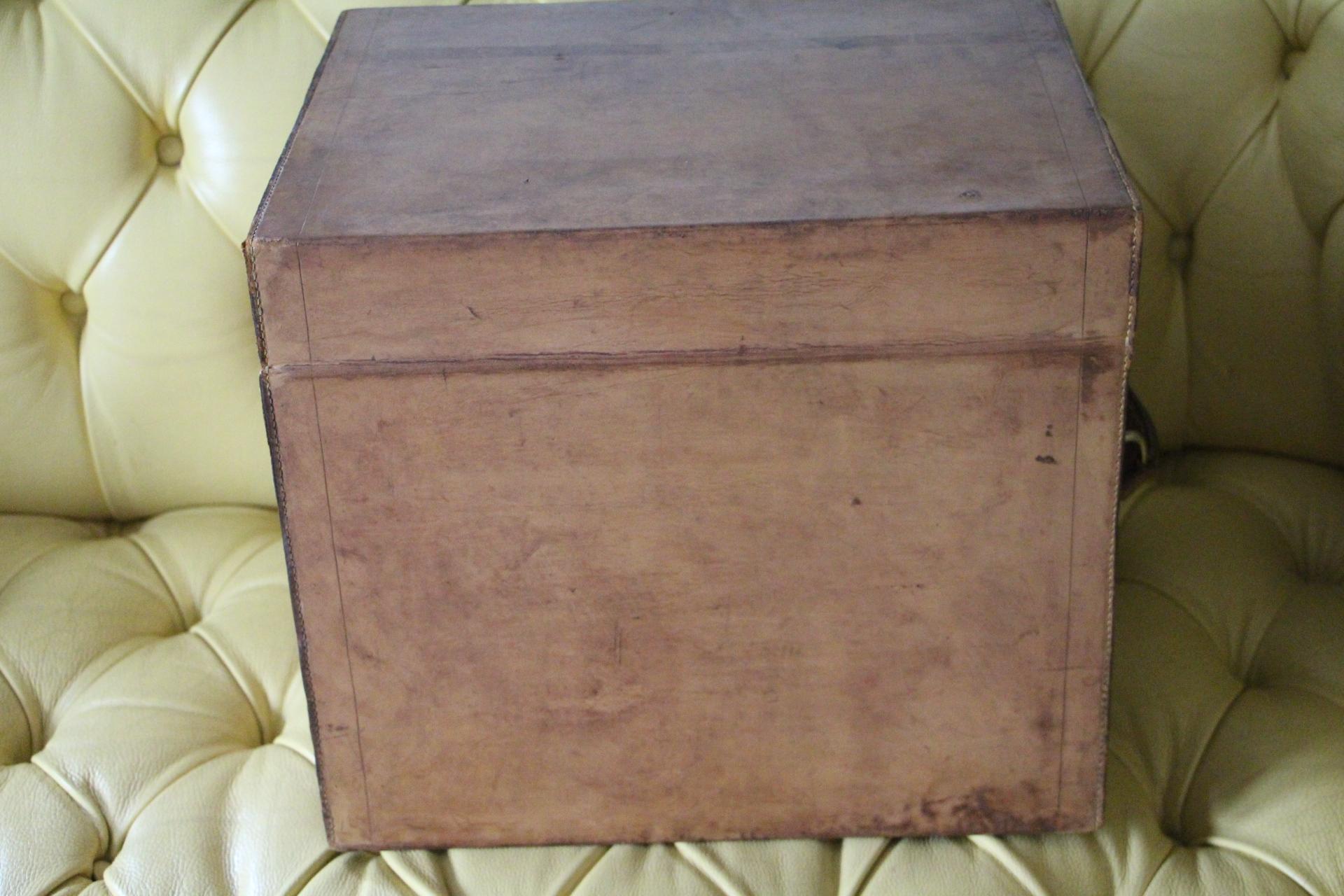 1930's Leather Hat Trunk, Cube Shape Trunk, Steamer Trunk, Travel Trunk In Good Condition In Saint-Ouen, FR