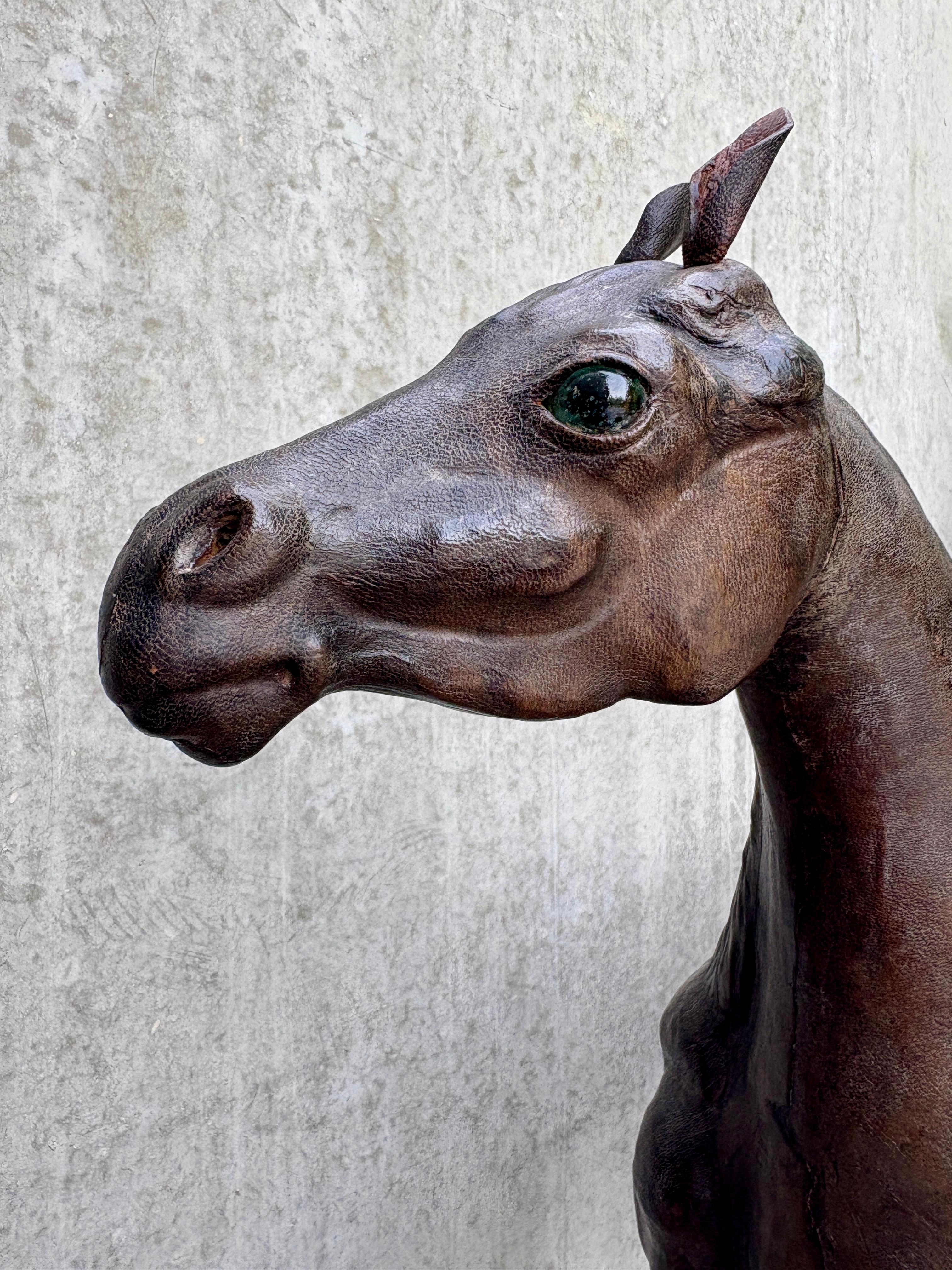 1930er Liberty of London Leder Pferd 27