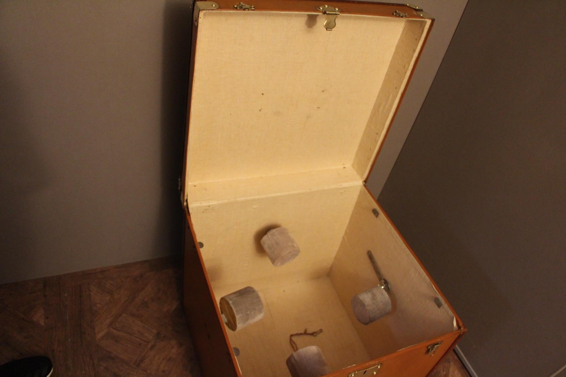 Französische Huttruhe/ Hutschachtel in Würfelform aus hellbraunem Segeltuch, extra groß, 1930er Jahre im Angebot 4