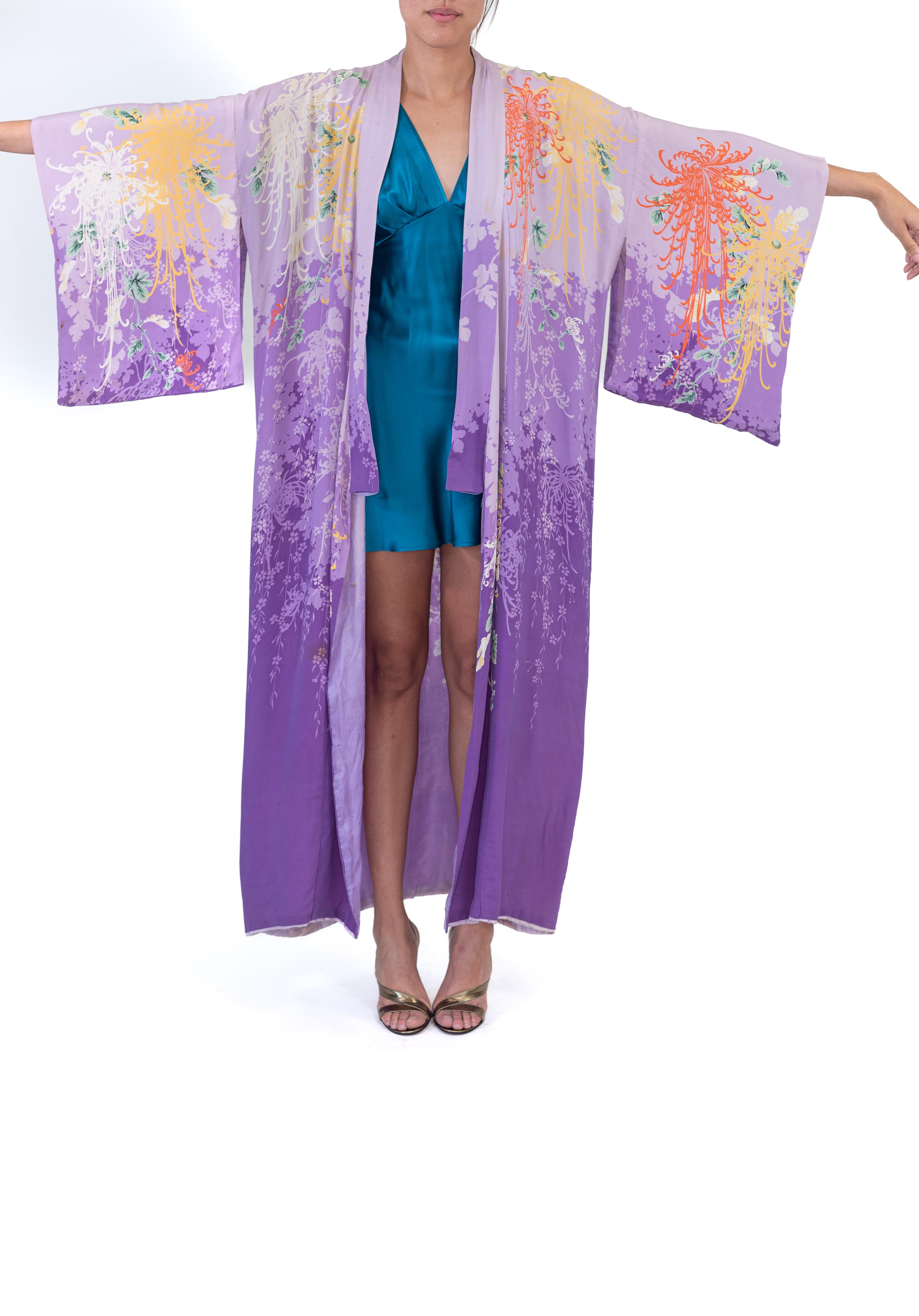 1930S Lilac Floral Rayon Japanese Import Kimono Robe In Excellent Condition For Sale In New York, NY