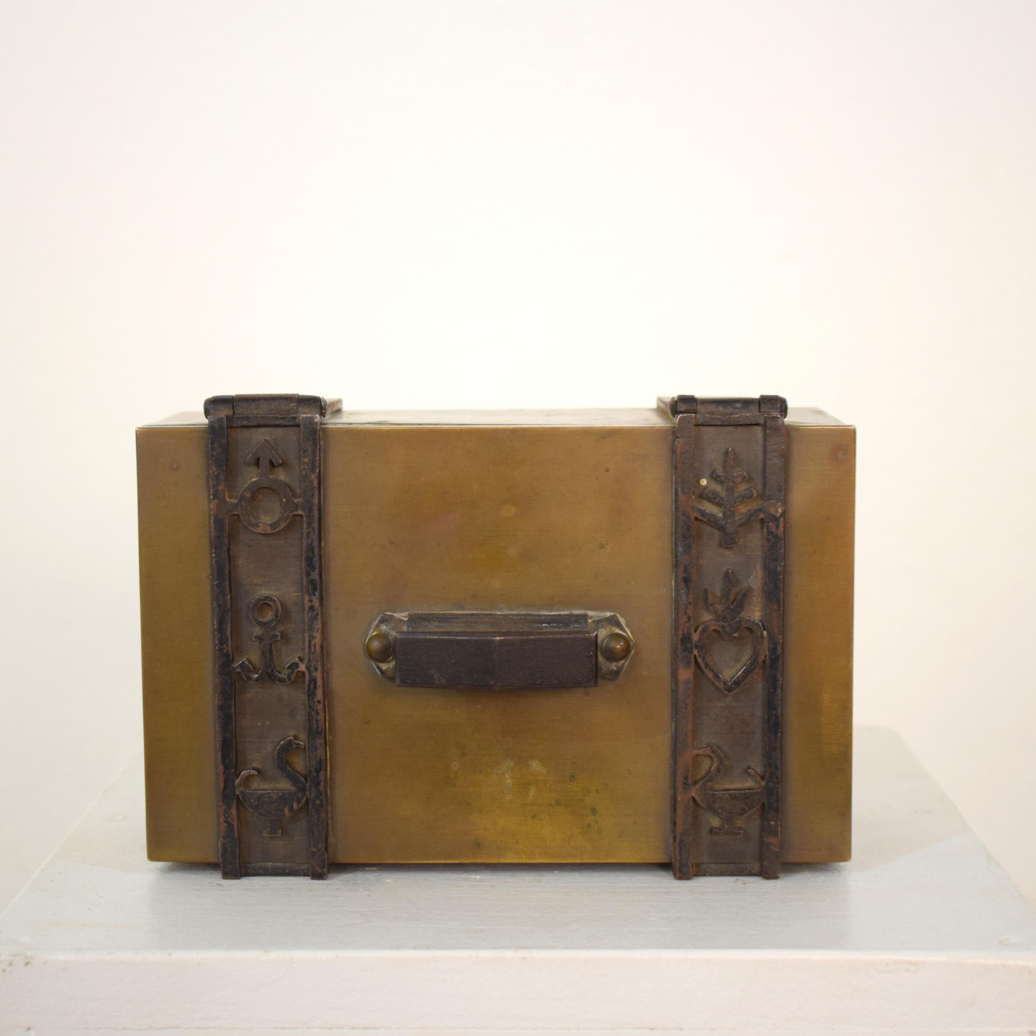 Mid-Century Little Jewelry Box in Brass and lacquered Metal by Greta Grossman 5