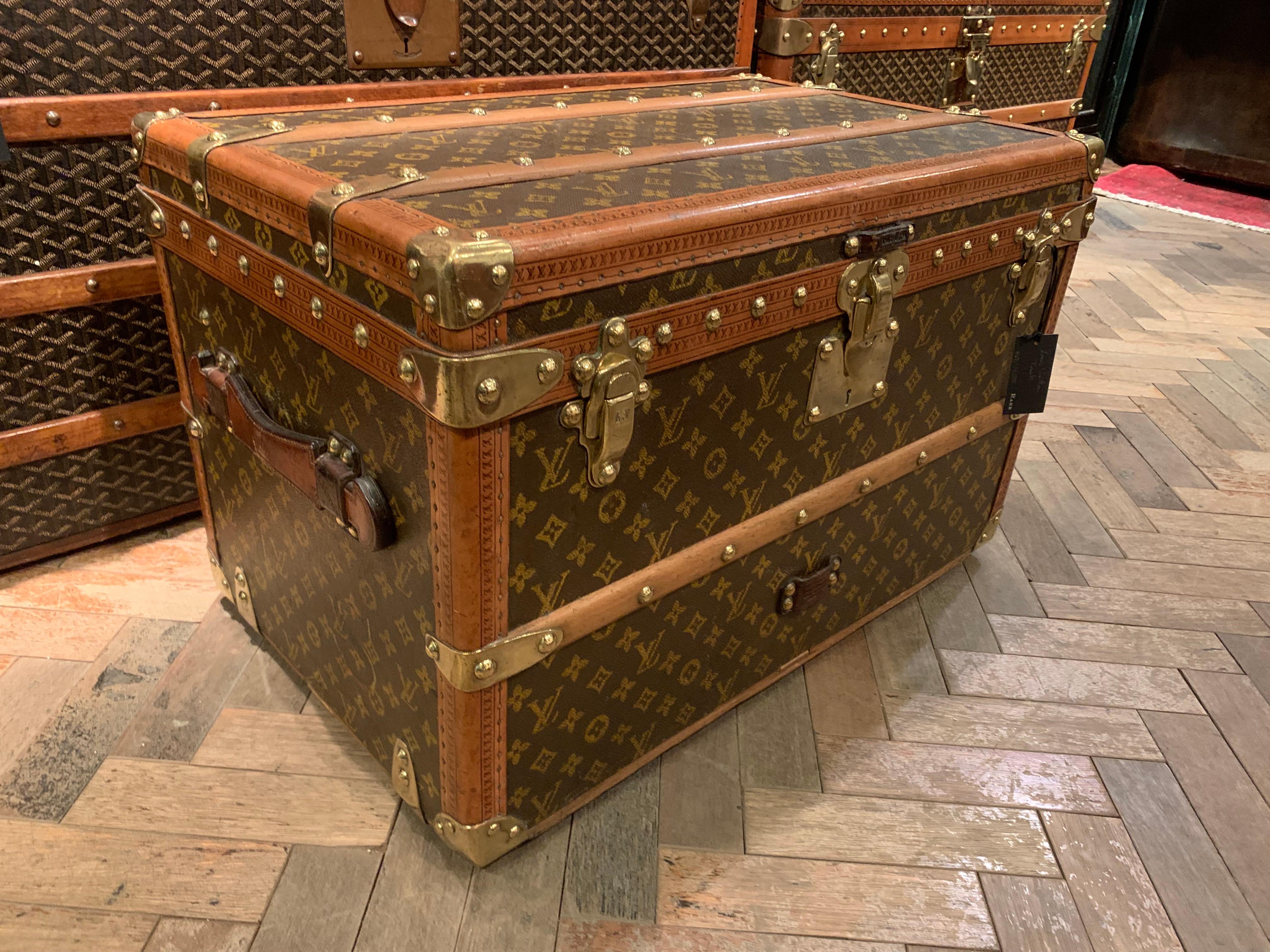 1930er Louis Vuitton Stencil Monogramm-Schuh-Truhe mit Monogramm im Zustand „Gut“ in Hong Kong, HK