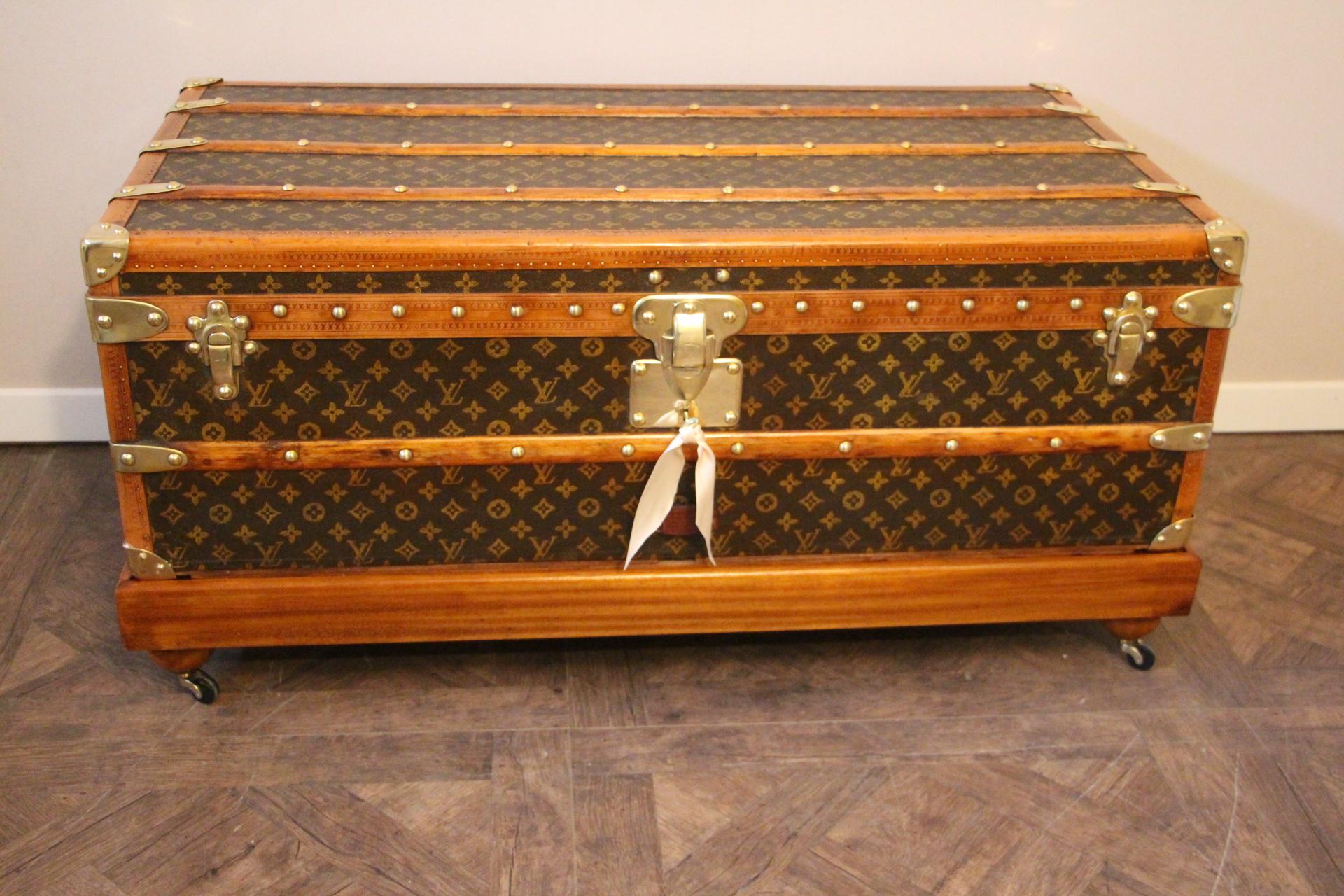 Very nice Louis Vuitton hand stenciled monogram canvas featuring honey color lozine trim and LV stamped solid brass locks and clasps, LV stamped studs as well as large leather side handles.
No painted stripes, no initials.
Interior is all original