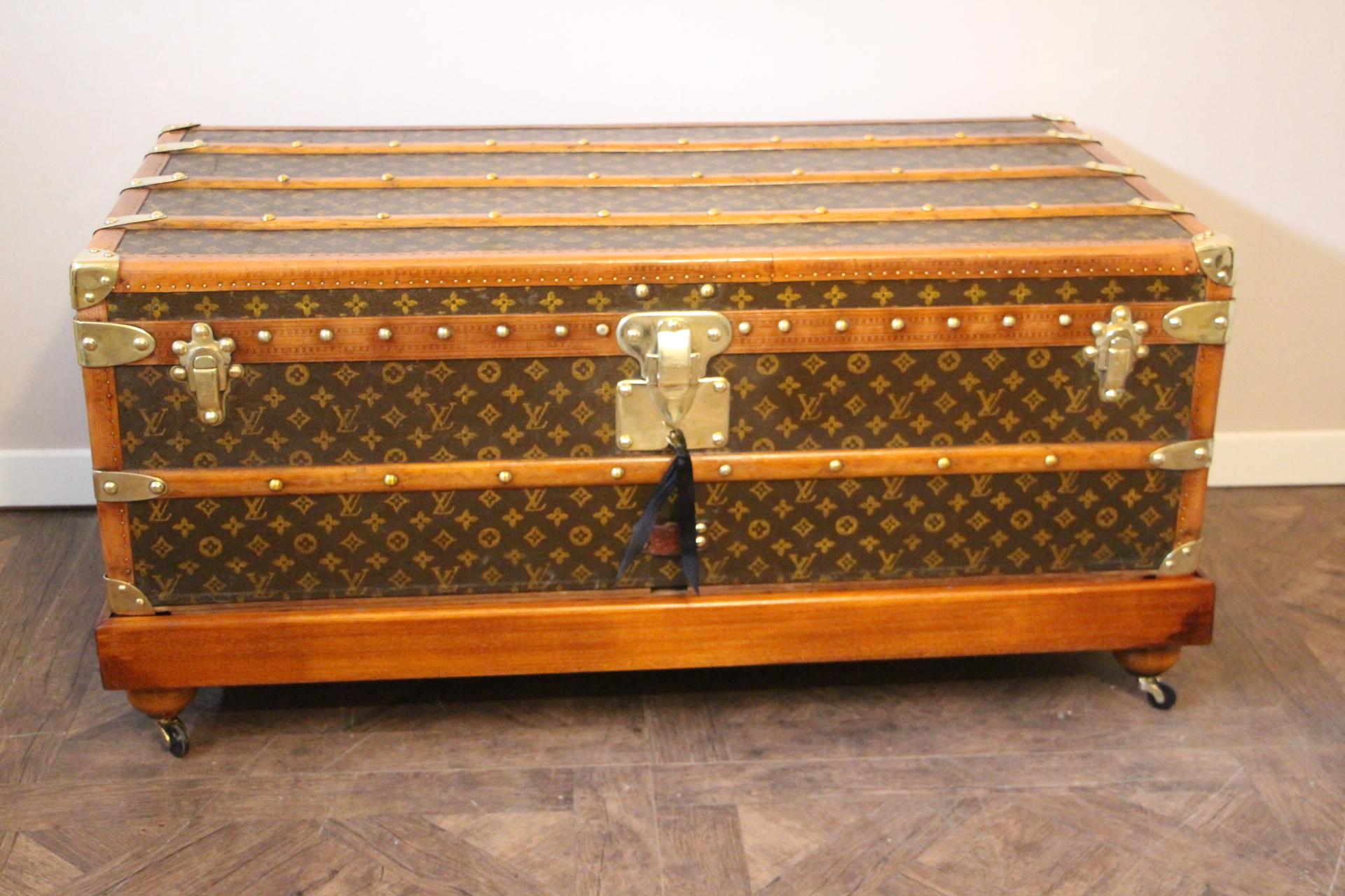 Very nice Louis Vuitton hand stenciled monogram canvas featuring honey color lozine trim and LV stamped solid brass locks and clasps, LV stamped studs as well as large leather side handles.
No painted stripes, no initials.
Interior is all original