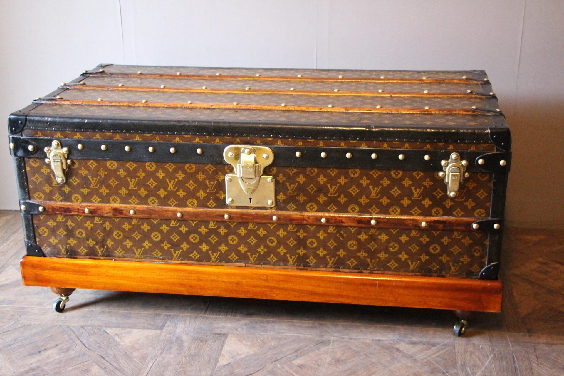 1930s Louis Vuitton Stenciled Monogram Cabin Steamer Trunk, Louis Vuitton Trunk In Good Condition In Saint-Ouen, FR