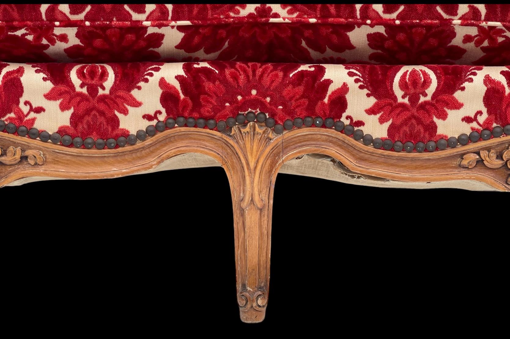 This is a wonderful 1930s French Louis XV style settee in a vintage red cut velvet with a plump sown cushion. It is unmarked and in very good condition. 

My shipping is for the Continental US only and can run two to five weeks.