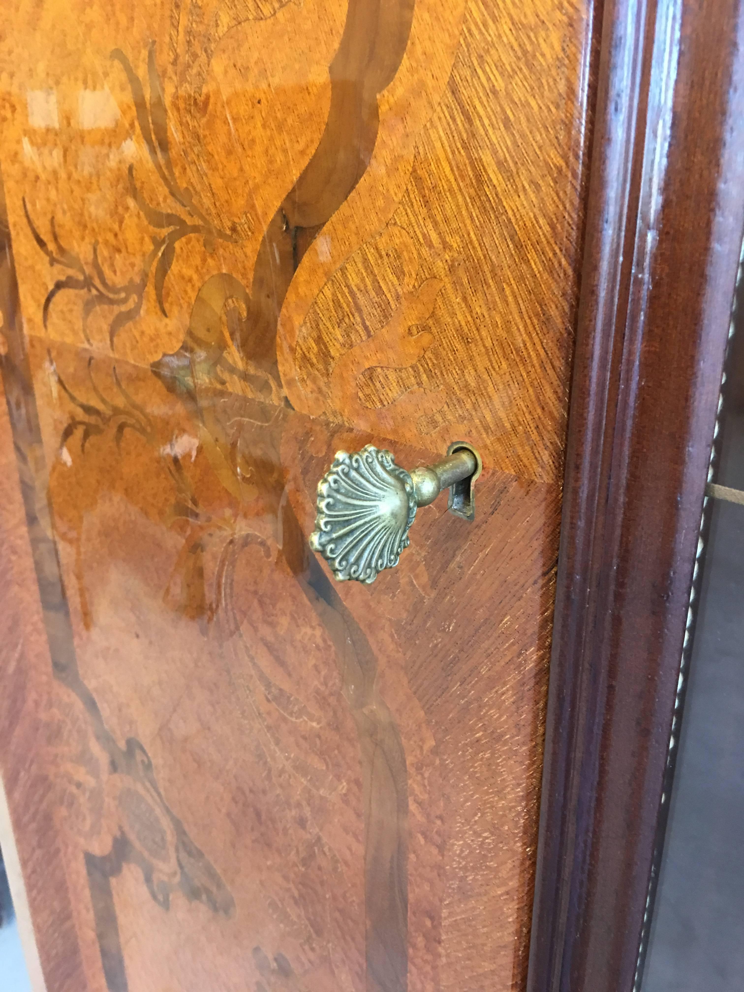 Bronze 1930s French Louis XV Style Inlaid and Lacquered Curio Cabinet For Sale