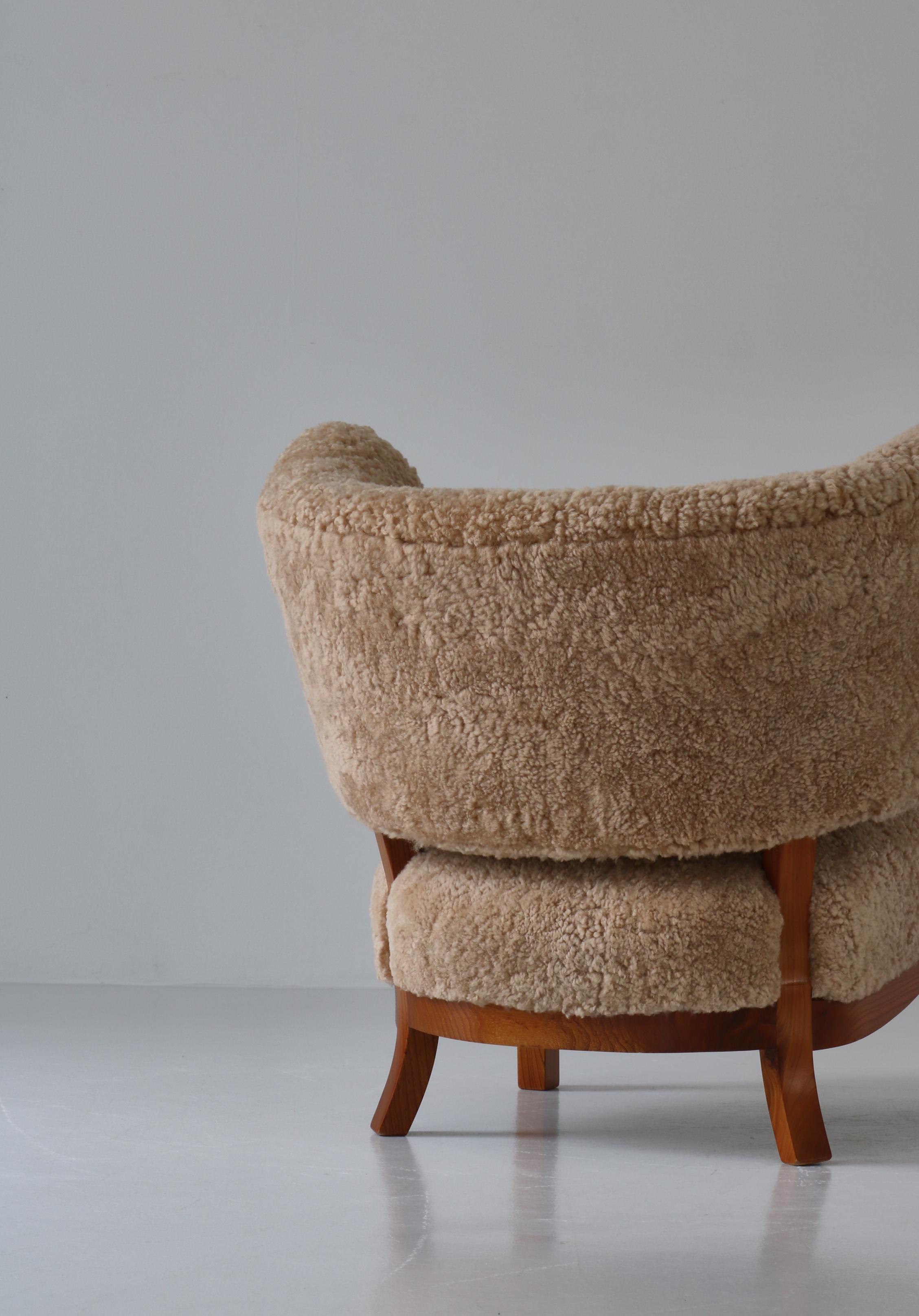 1930s Lounge Chair in Sheepskin, Otto Schulz for Boet, Scandinavian Modern In Good Condition For Sale In Odense, DK
