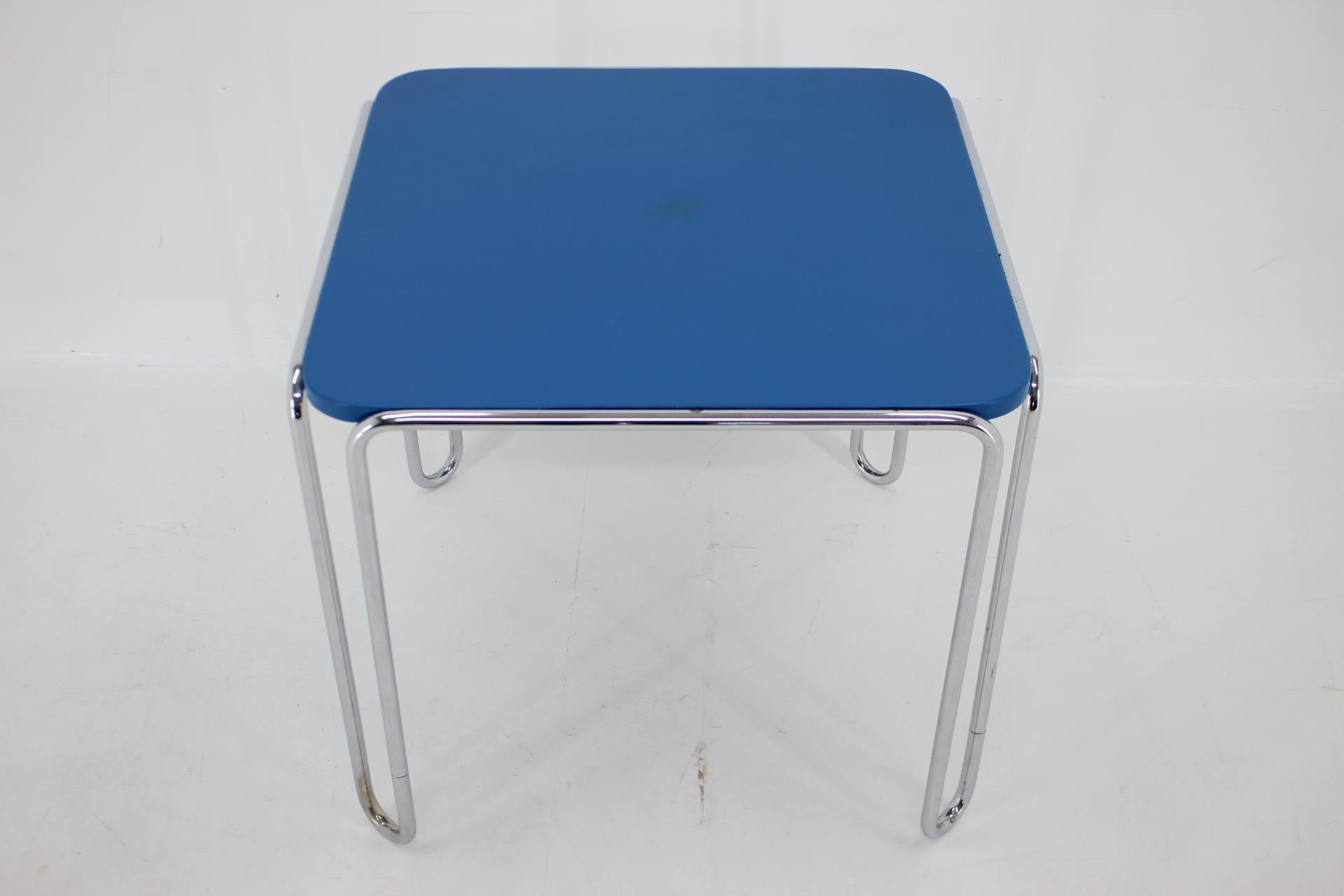 Lacquered 1930s M. Breuer Set of  B10 Bauhaus Tubular Table + B34 Armachairs by M. Melder For Sale