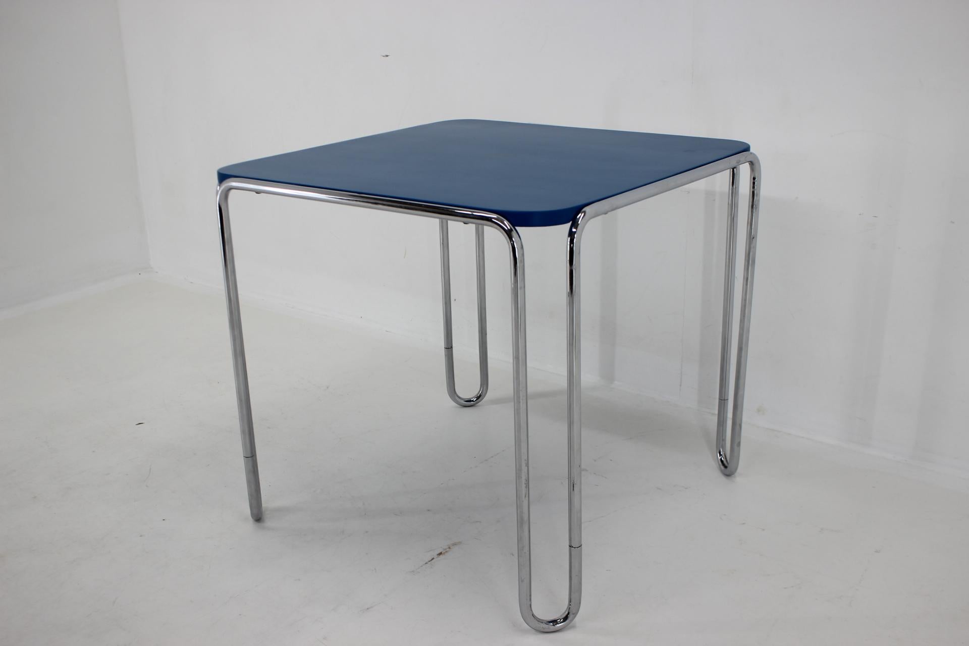 Lacquered 1930s M. Breuer Set of  B10 Bauhaus Tubular Table + B34 Armachairs by M. Melder For Sale