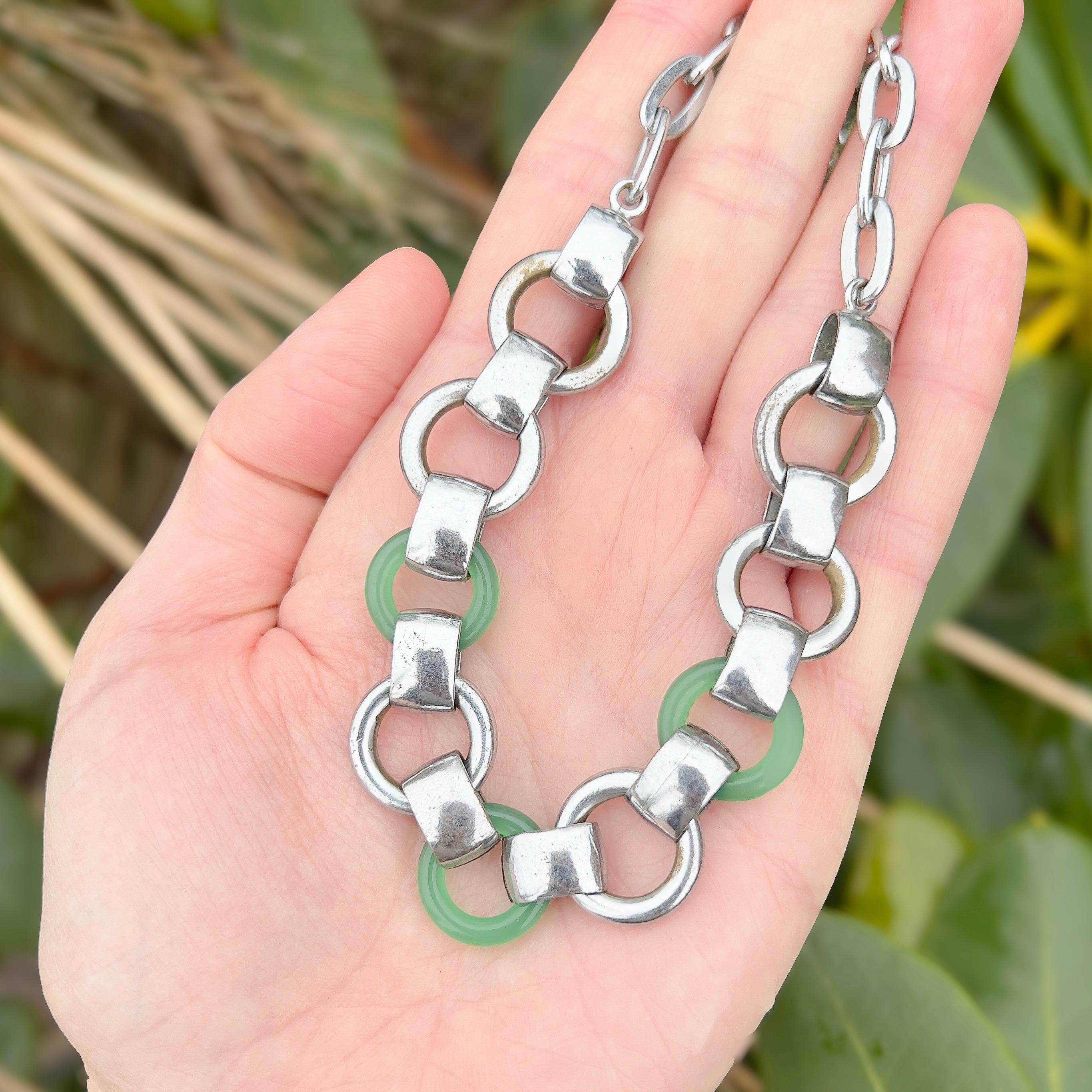 1930s Machine Age Chrome Plate and Green Glass Vintage Chain Necklace In Good Condition For Sale In Skelmersdale, GB