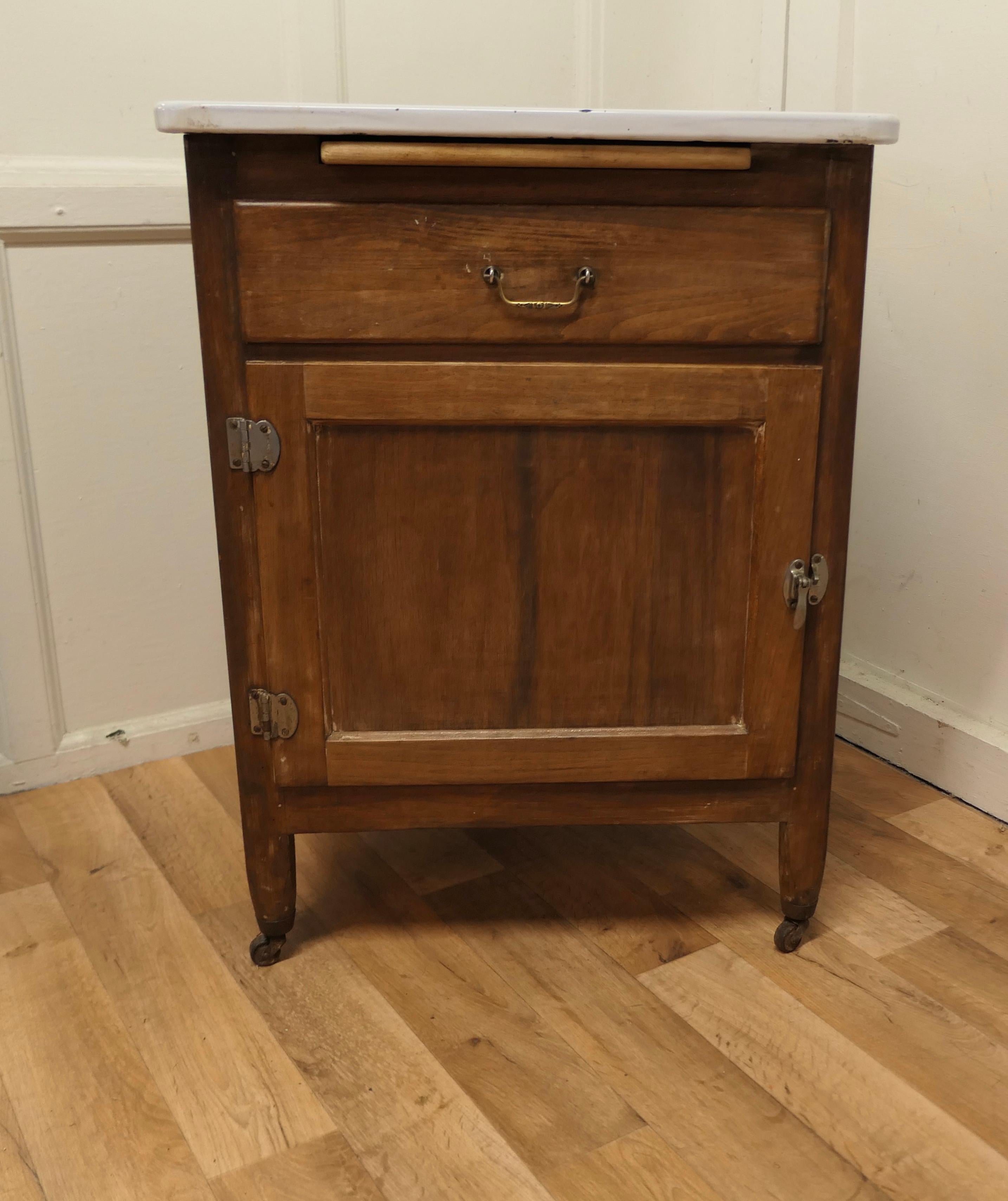 1930s Macy & Co Kitchen cupboard 


This roomy cupboard is made in wood, it has its original pained interior with a metal bottle holder and the Macy Label on the inside of the door, over this there is a divided cutlery drawer
 The Cupboard has