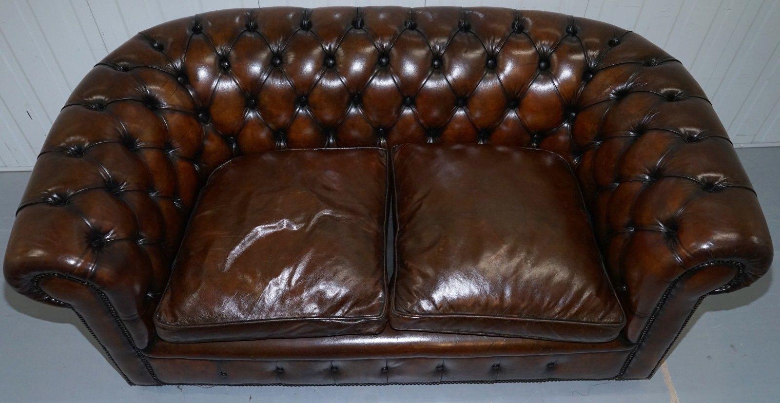 1930s Made in England Hand Dyed Restored Cigar Brown 2-Seat Chesterfield Club In Good Condition In West Sussex, Pulborough