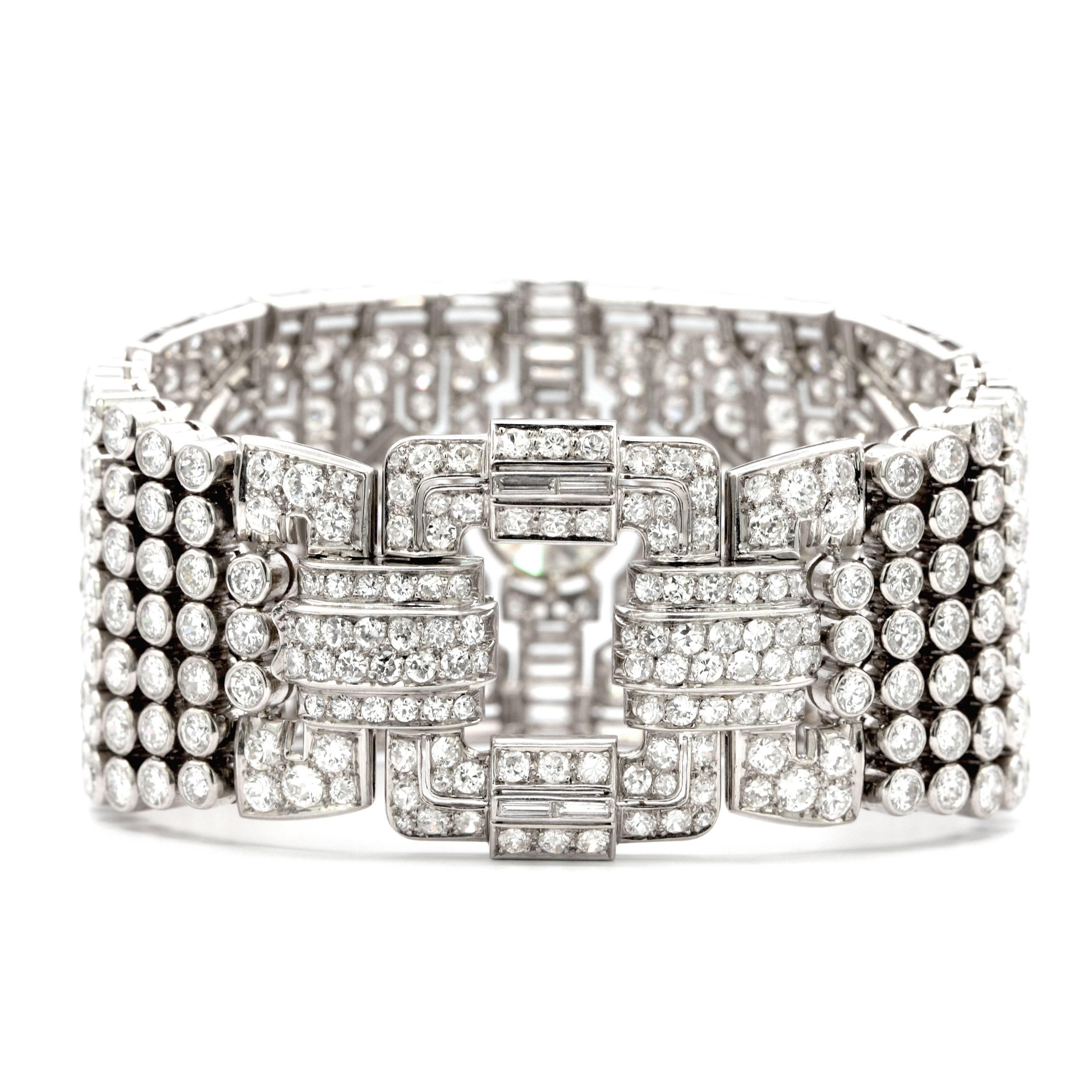 Art Deco 1930s Magnificent 60 Carat Platinum Diamond Bracelet For Sale